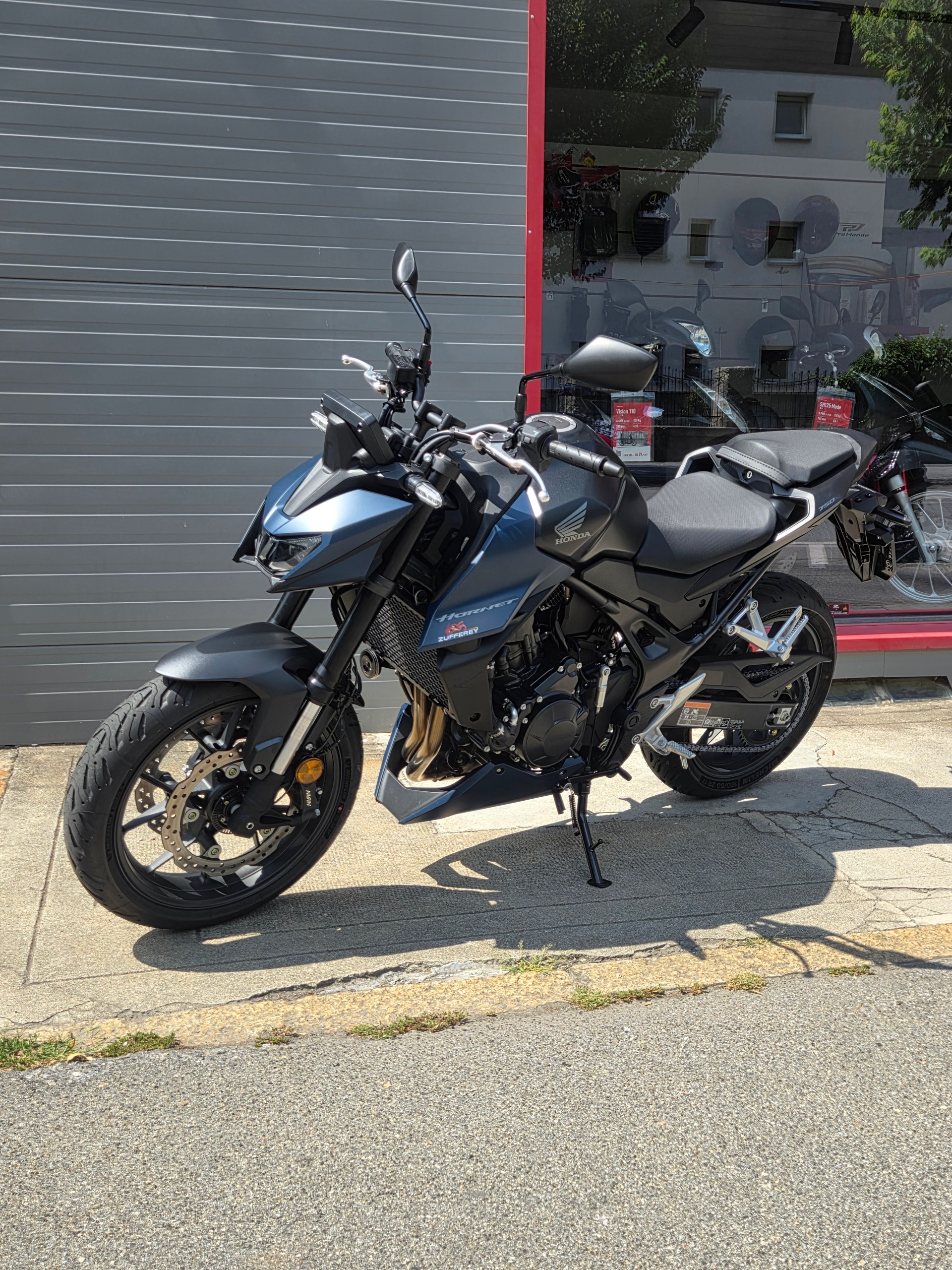 HONDA CB 750 Hornet E-Clutch-image-1