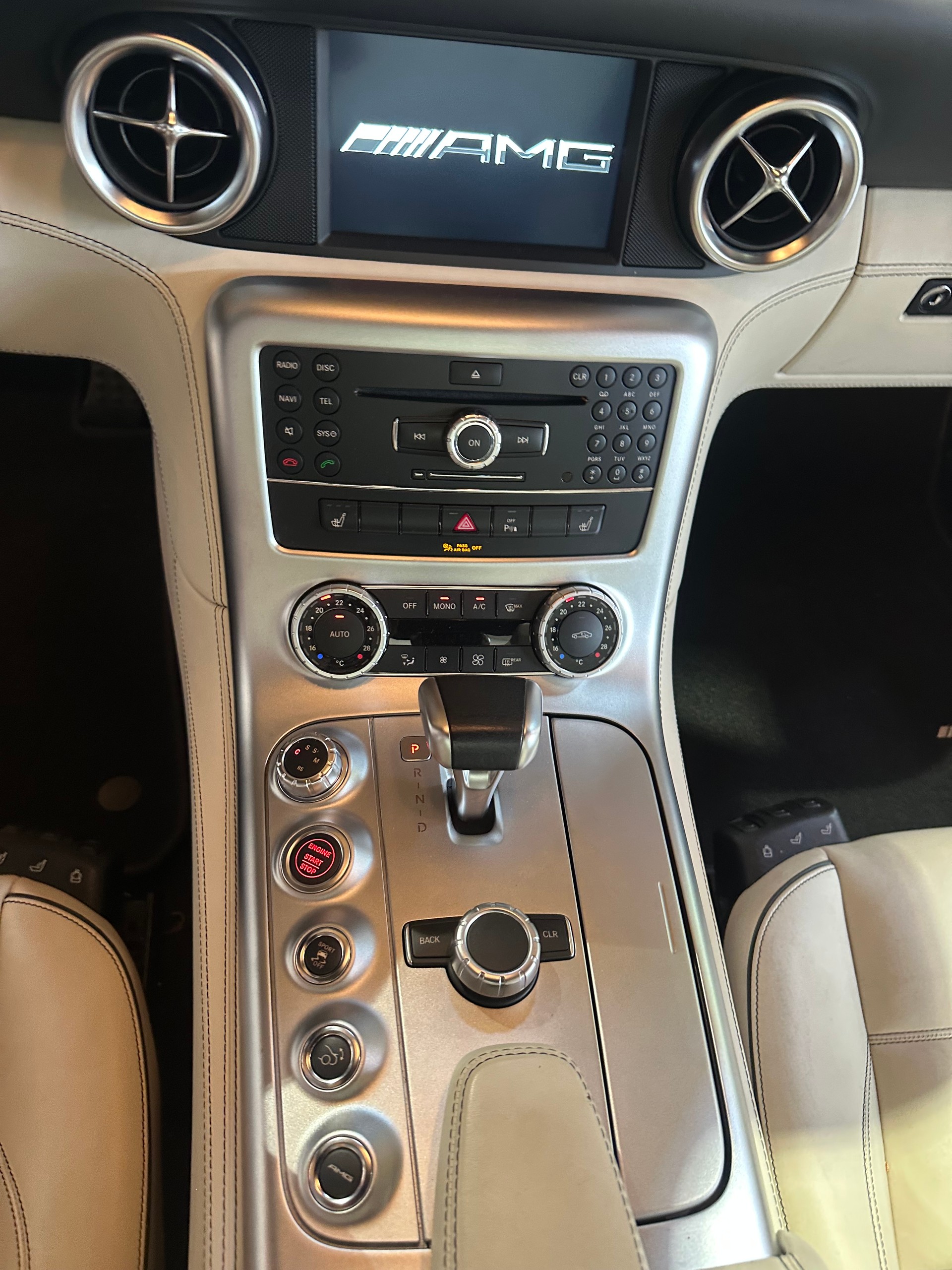 MERCEDES-BENZ SLS 63 AMG Speedshift / Originalzustand-image-24