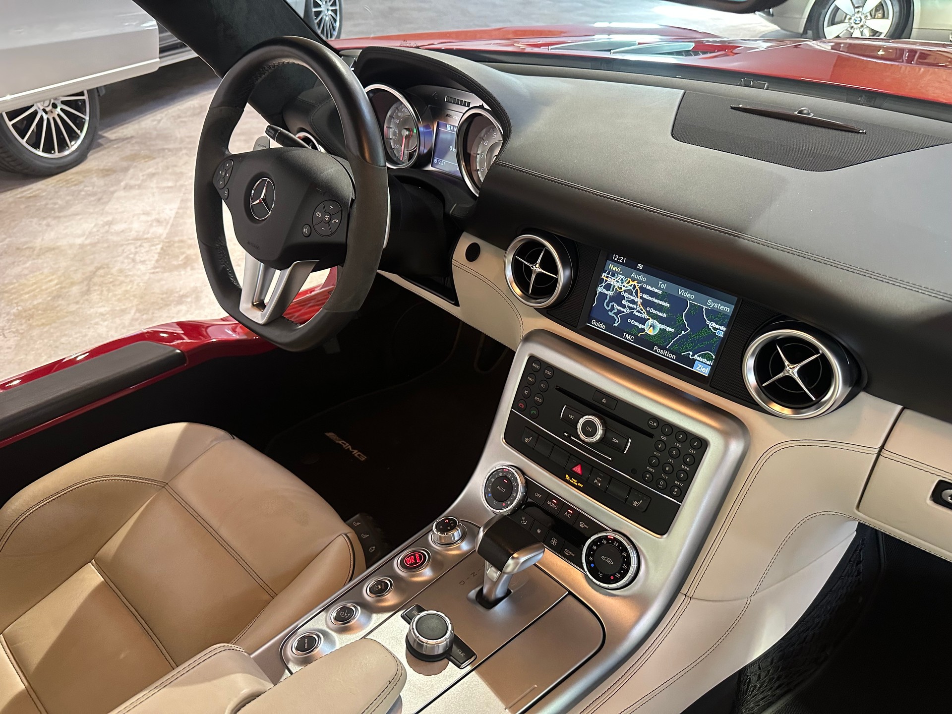 MERCEDES-BENZ SLS 63 AMG Speedshift / Originalzustand-image-27