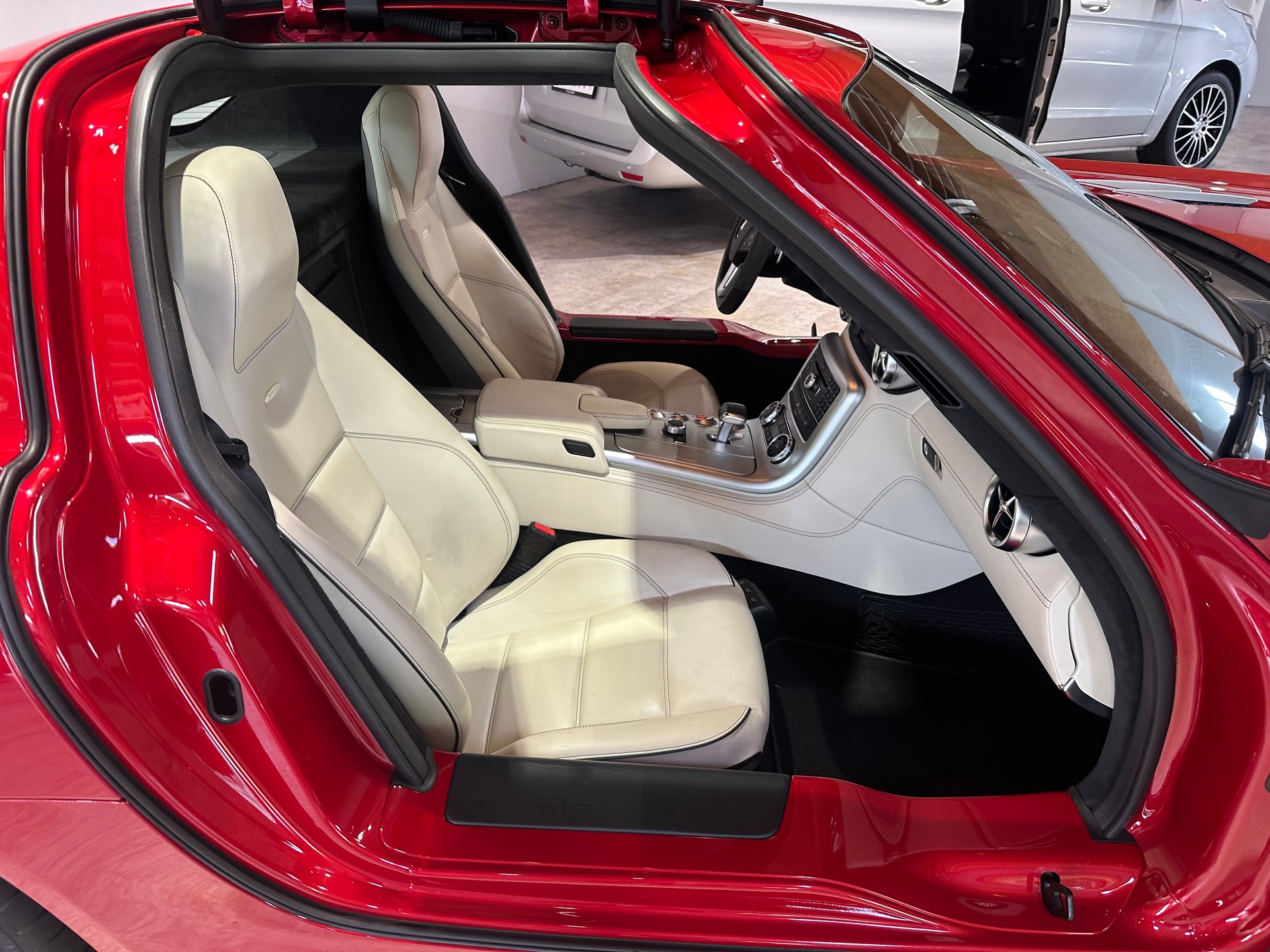 MERCEDES-BENZ SLS 63 AMG Speedshift / Originalzustand-image-25