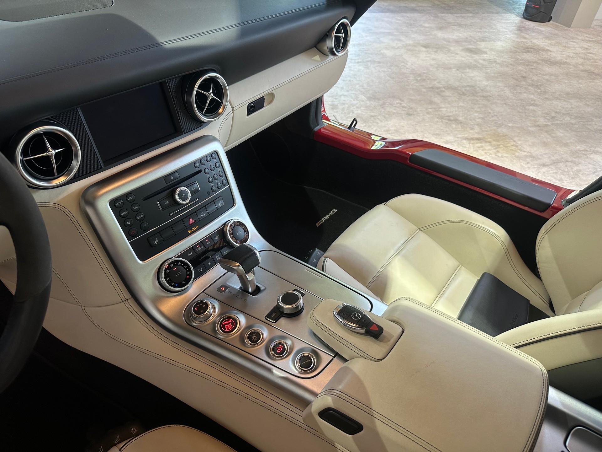 MERCEDES-BENZ SLS 63 AMG Speedshift / Originalzustand-image-21