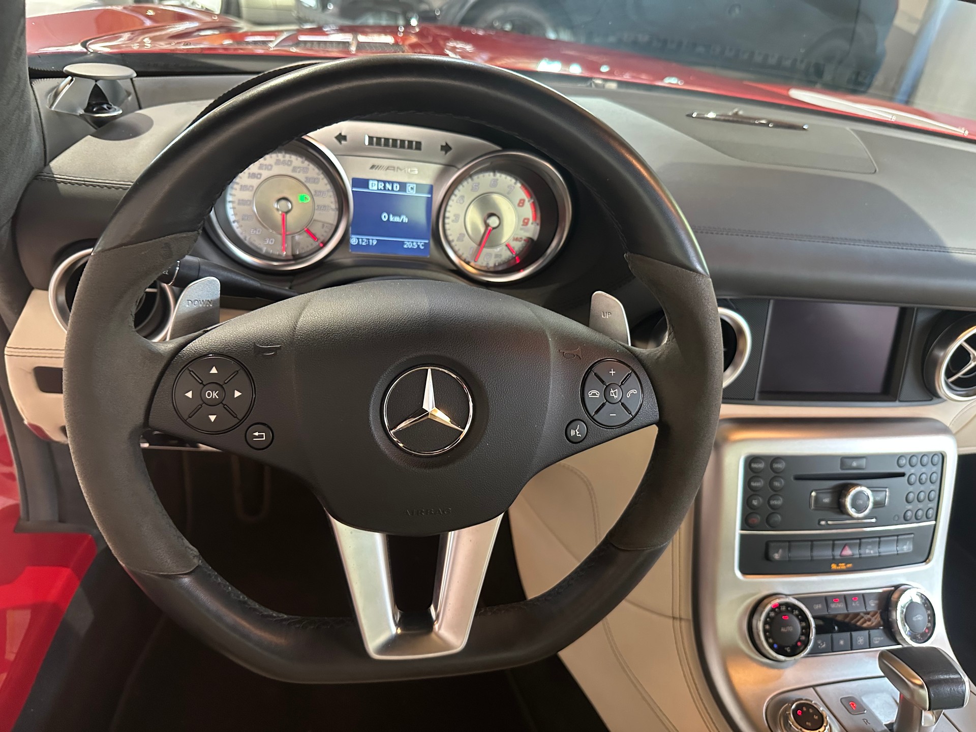MERCEDES-BENZ SLS 63 AMG Speedshift / Originalzustand-image-22