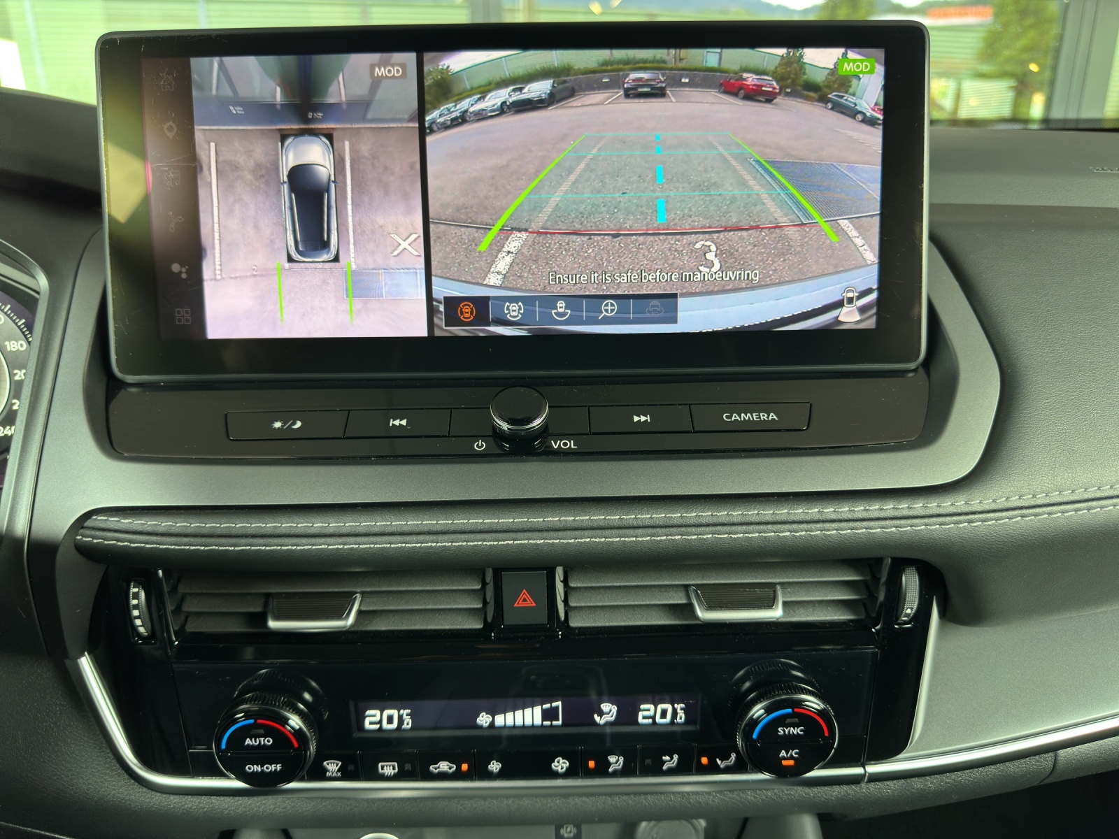 NISSAN Qashqai 1.3 DIG-T 158 N-Connecta-image-16
