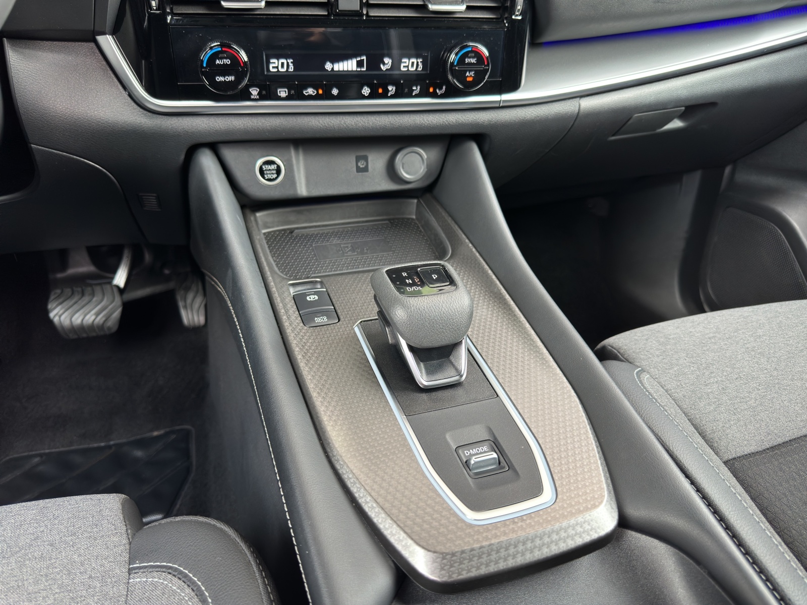 NISSAN Qashqai 1.3 DIG-T 158 N-Connecta-image-12