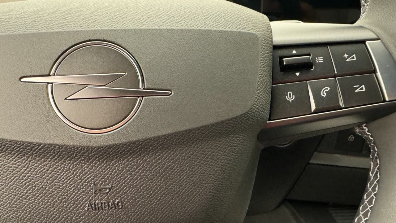 OPEL Astra 54 kWh GS-image-9