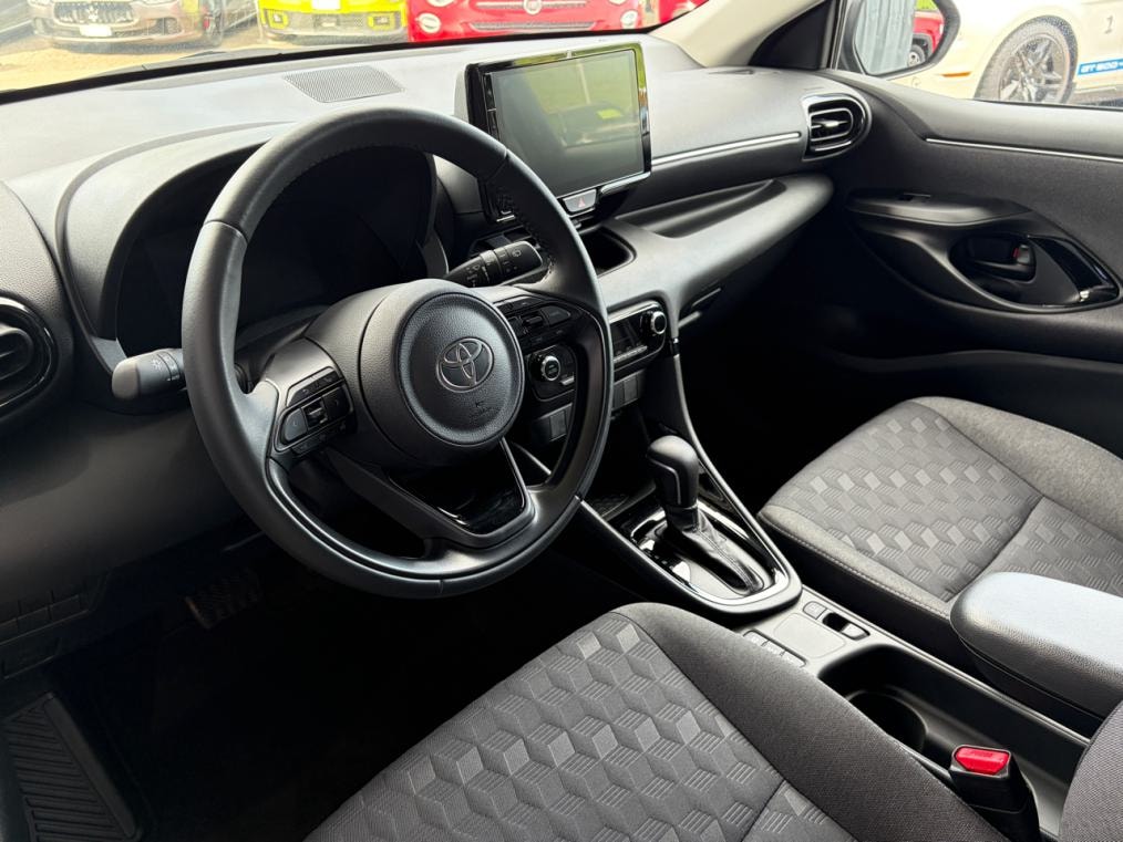 TOYOTA Yaris 1.5 Comfort-showroom-element-3