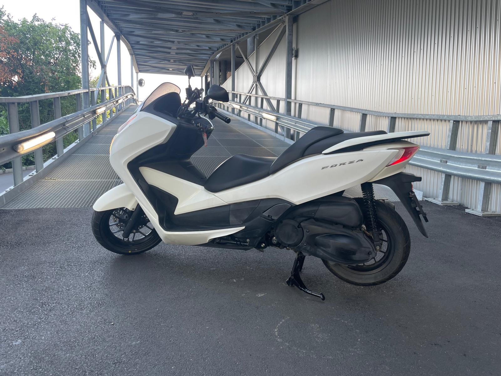 HONDA NSS 300 A ABS-showroom-element-2