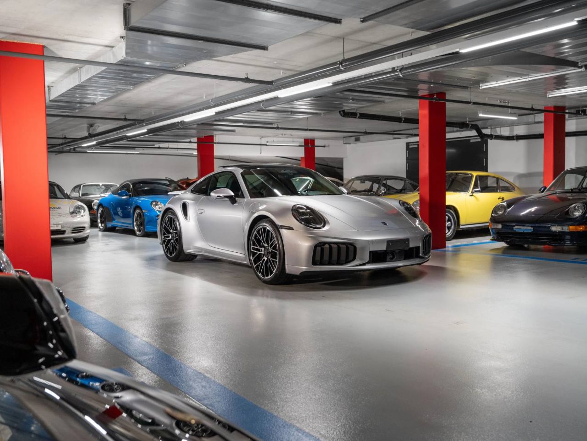 PORSCHE 911 Turbo S-showroom-element-2