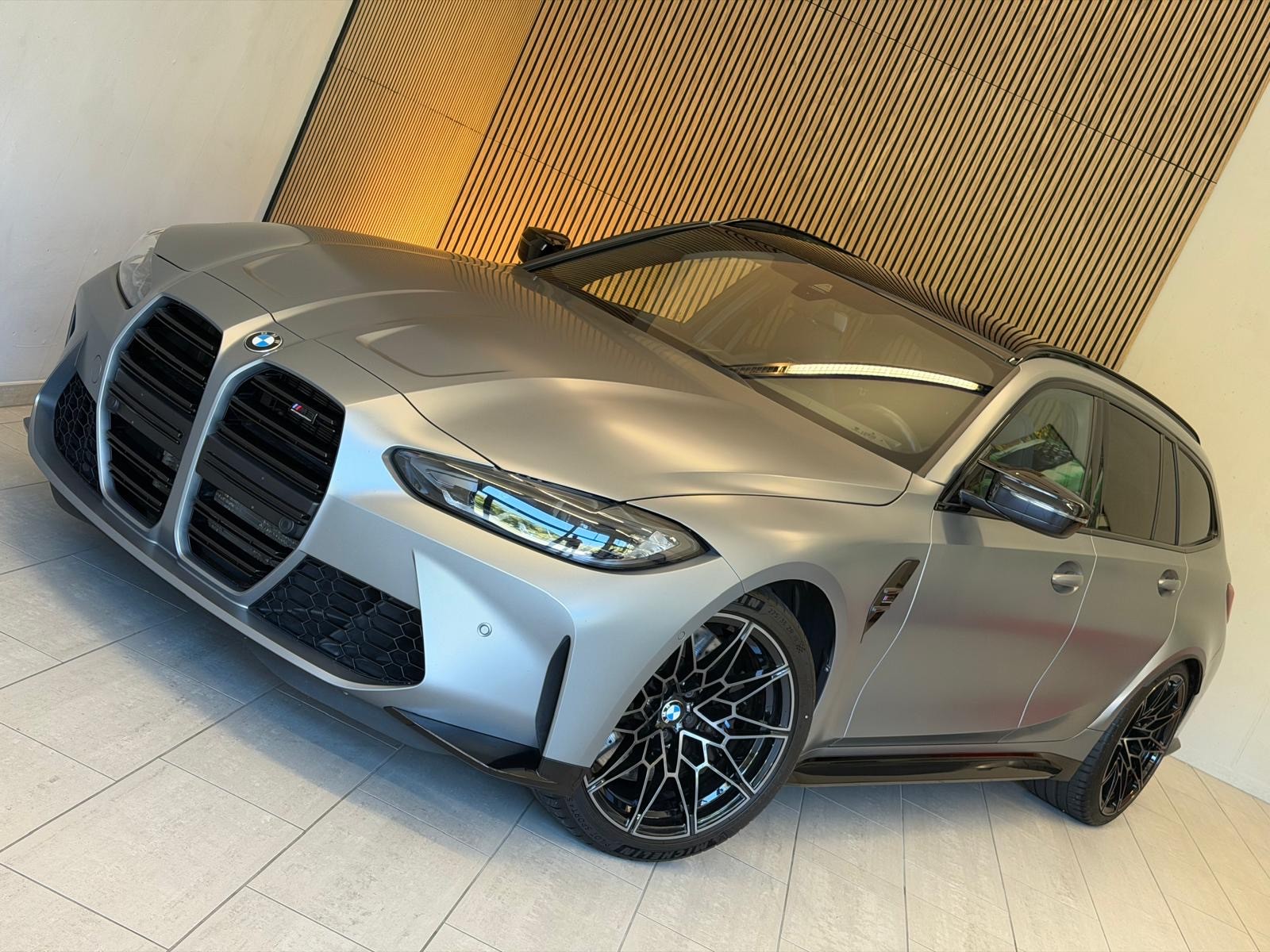 BMW M3 Touring Competition M xDrive INDIVIDUAL FROZEN PURE GREY-showroom-element-2