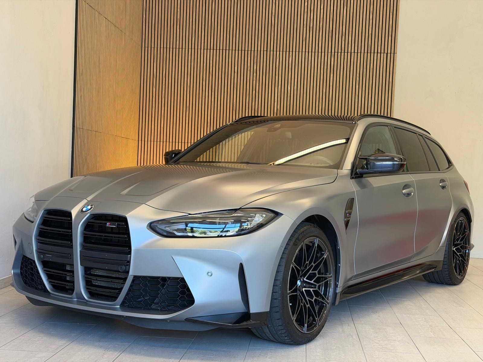 BMW M3 Touring Competition M xDrive INDIVIDUAL FROZEN PURE GREY-showroom-element-1