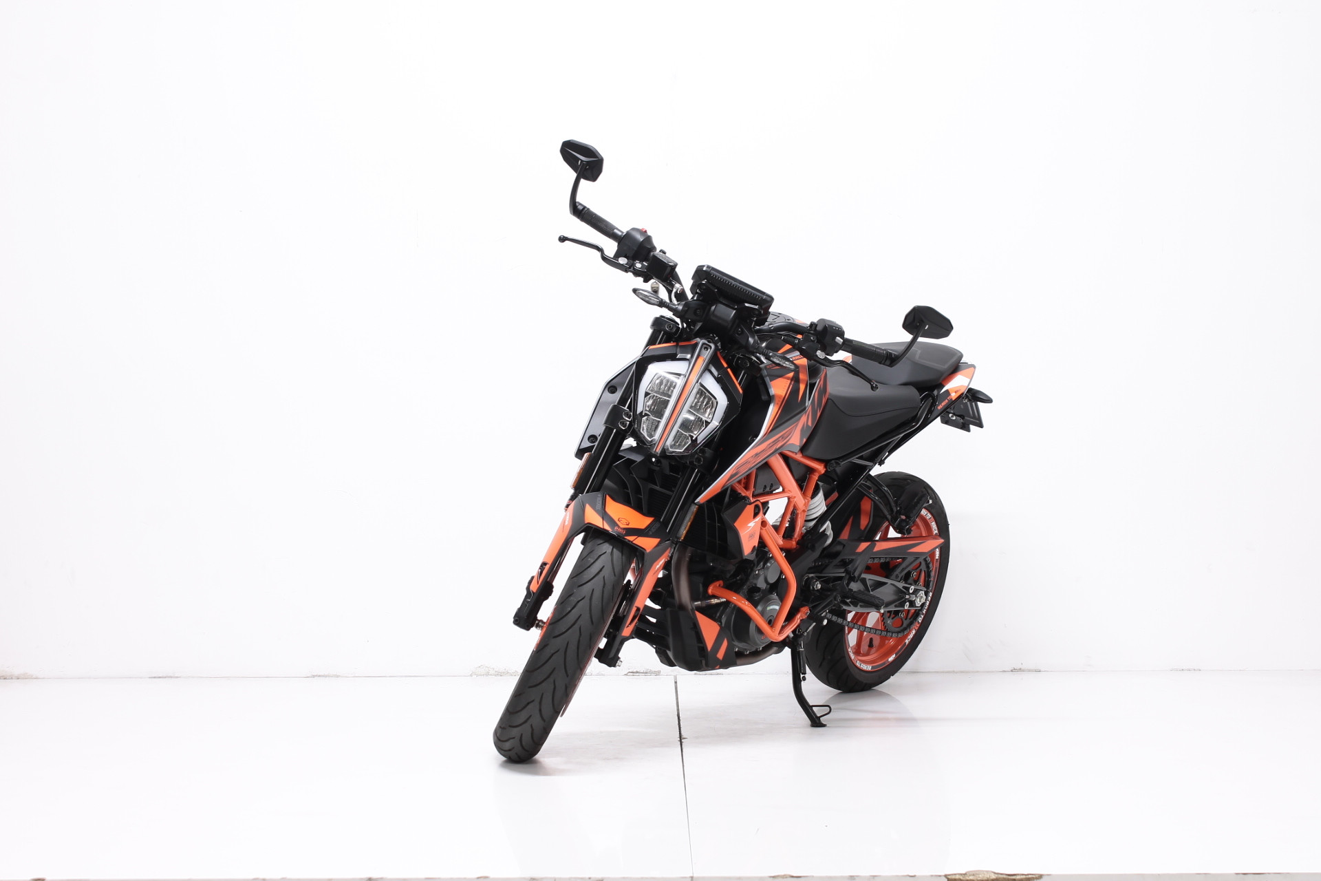 KTM 390 Duke-image-3