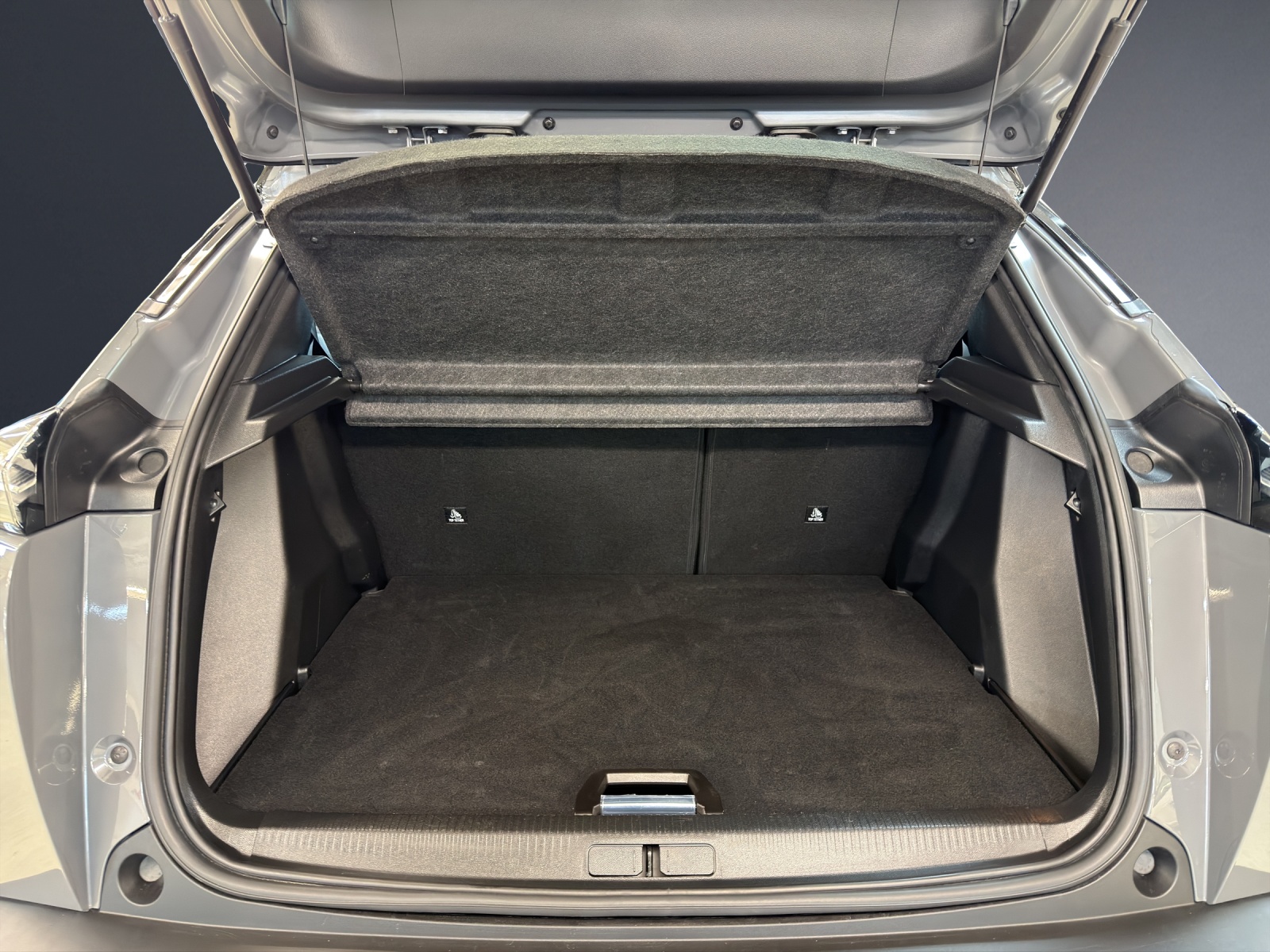 PEUGEOT 2008 1.2 145 MHEV GT-image-17