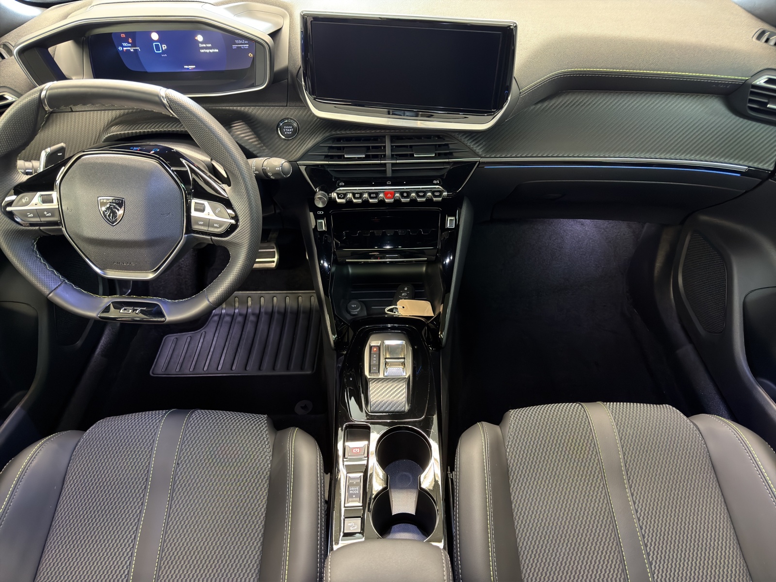 PEUGEOT 2008 1.2 145 MHEV GT-image-11