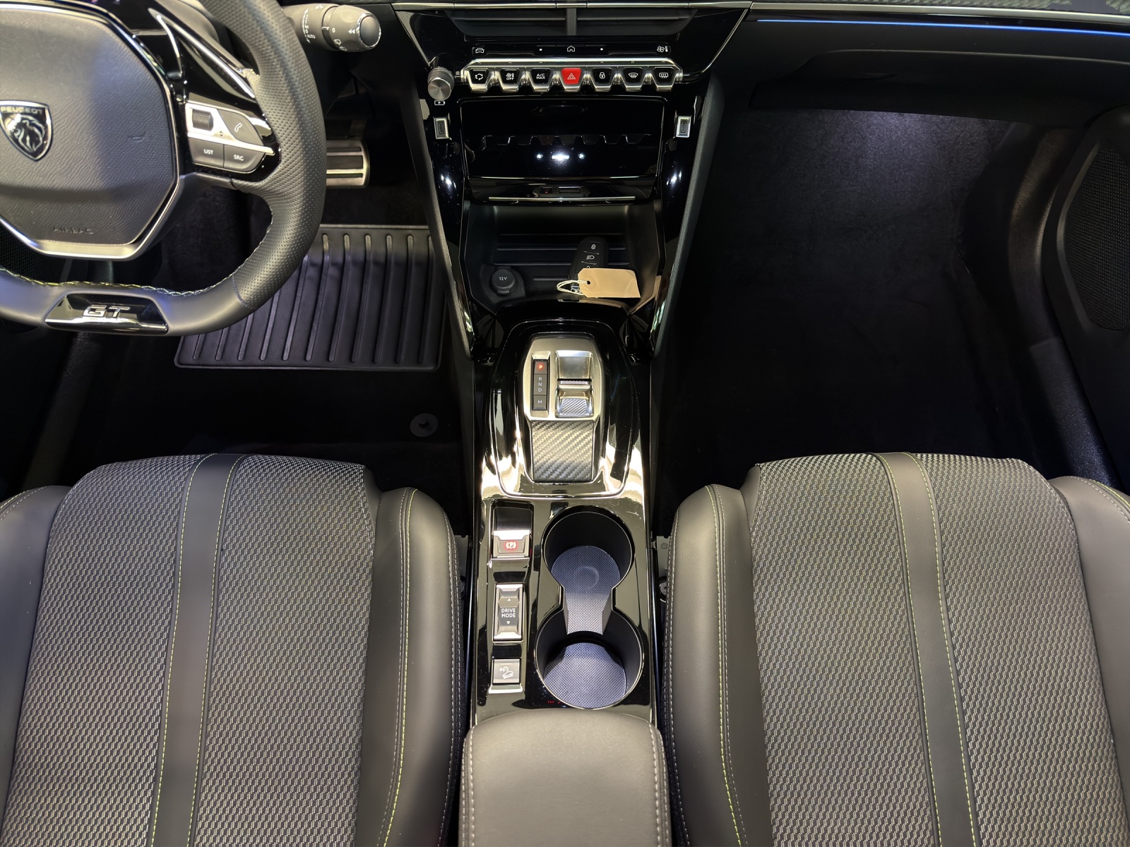 PEUGEOT 2008 1.2 145 MHEV GT-image-15