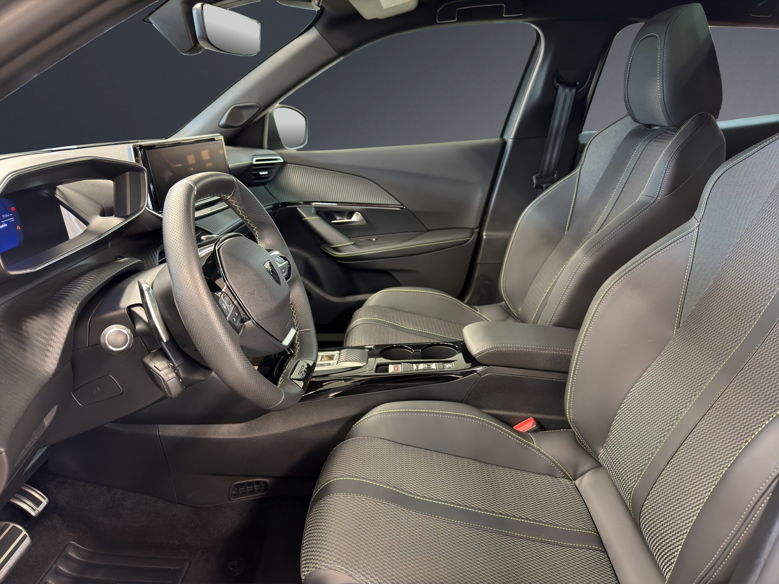 PEUGEOT 2008 1.2 145 MHEV GT-image-6