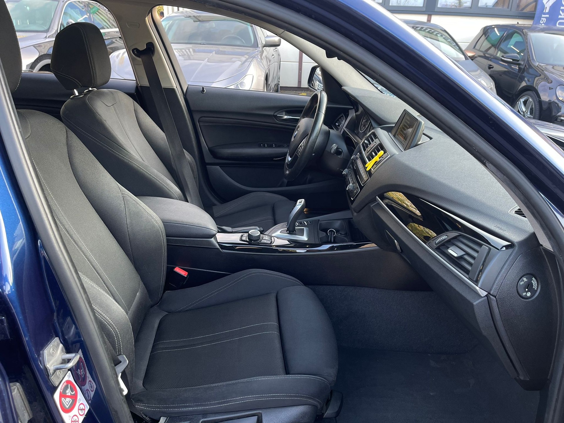 BMW 120i Sport Line Steptronic-image-10