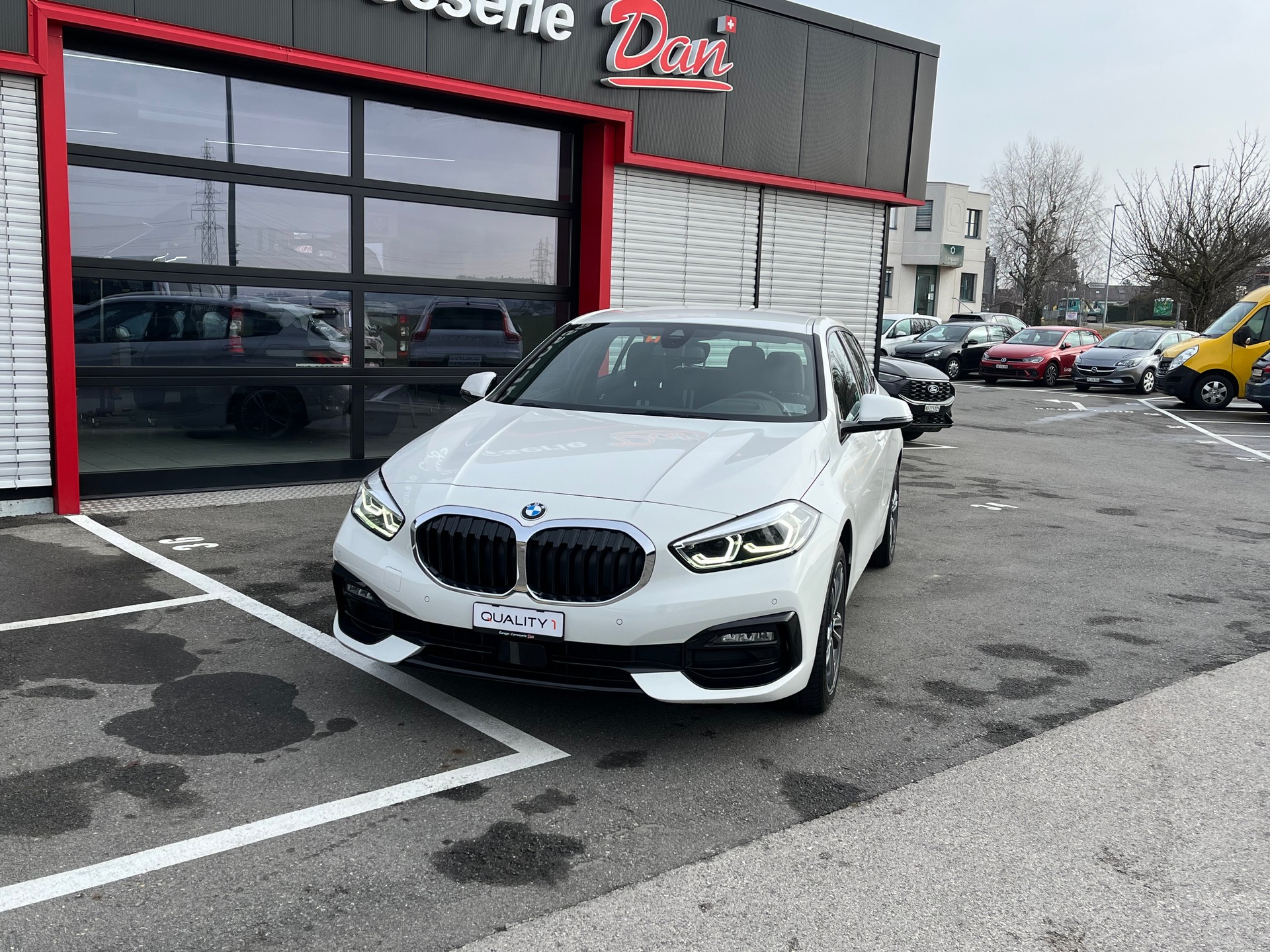 BMW 118i Sport Line Steptronic-image-2