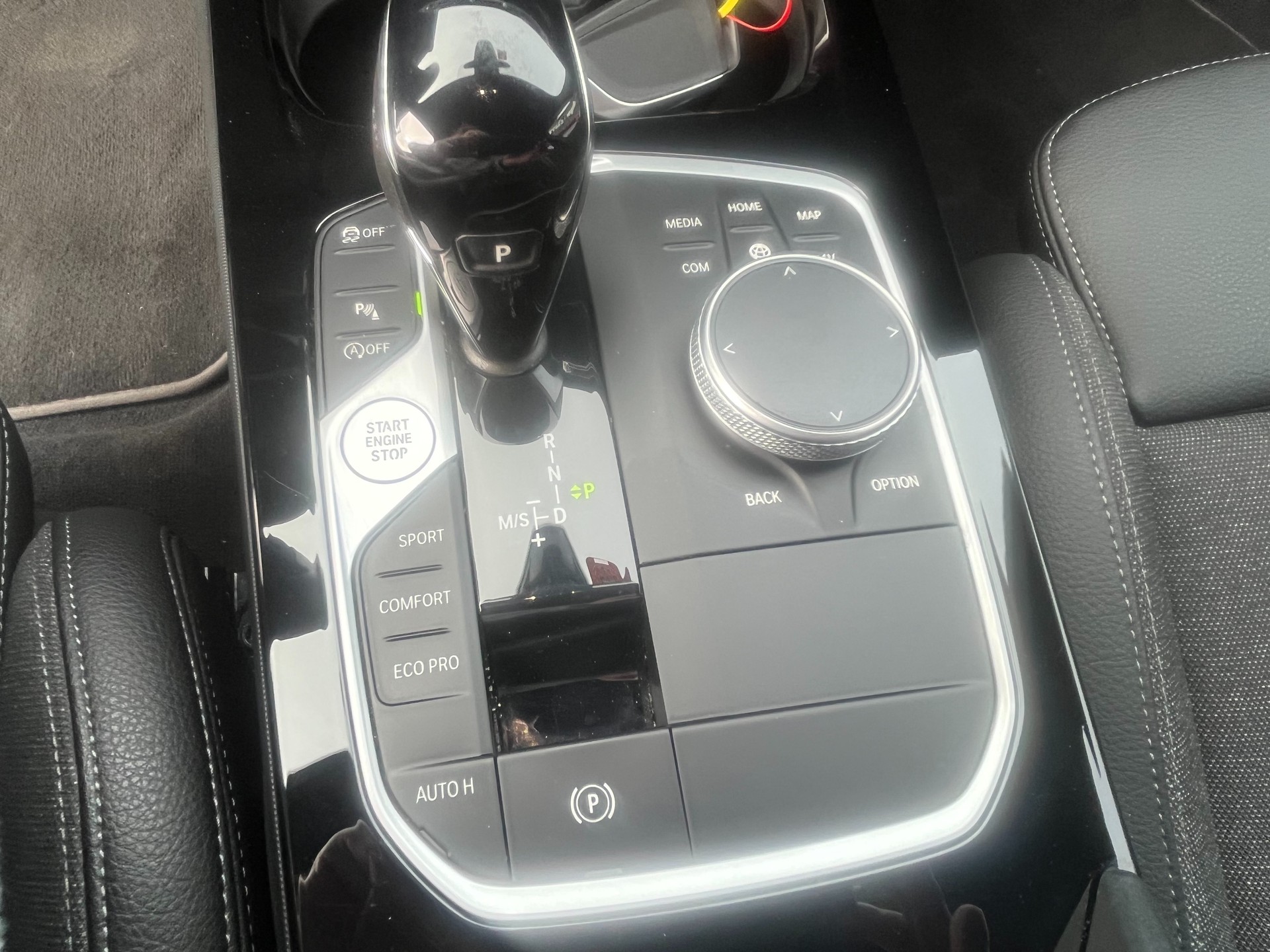 BMW 118i Sport Line Steptronic-image-15