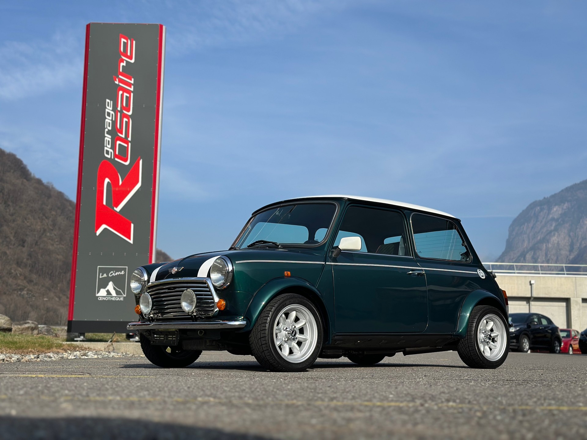 MINI COOPER 1300-showroom-element-1