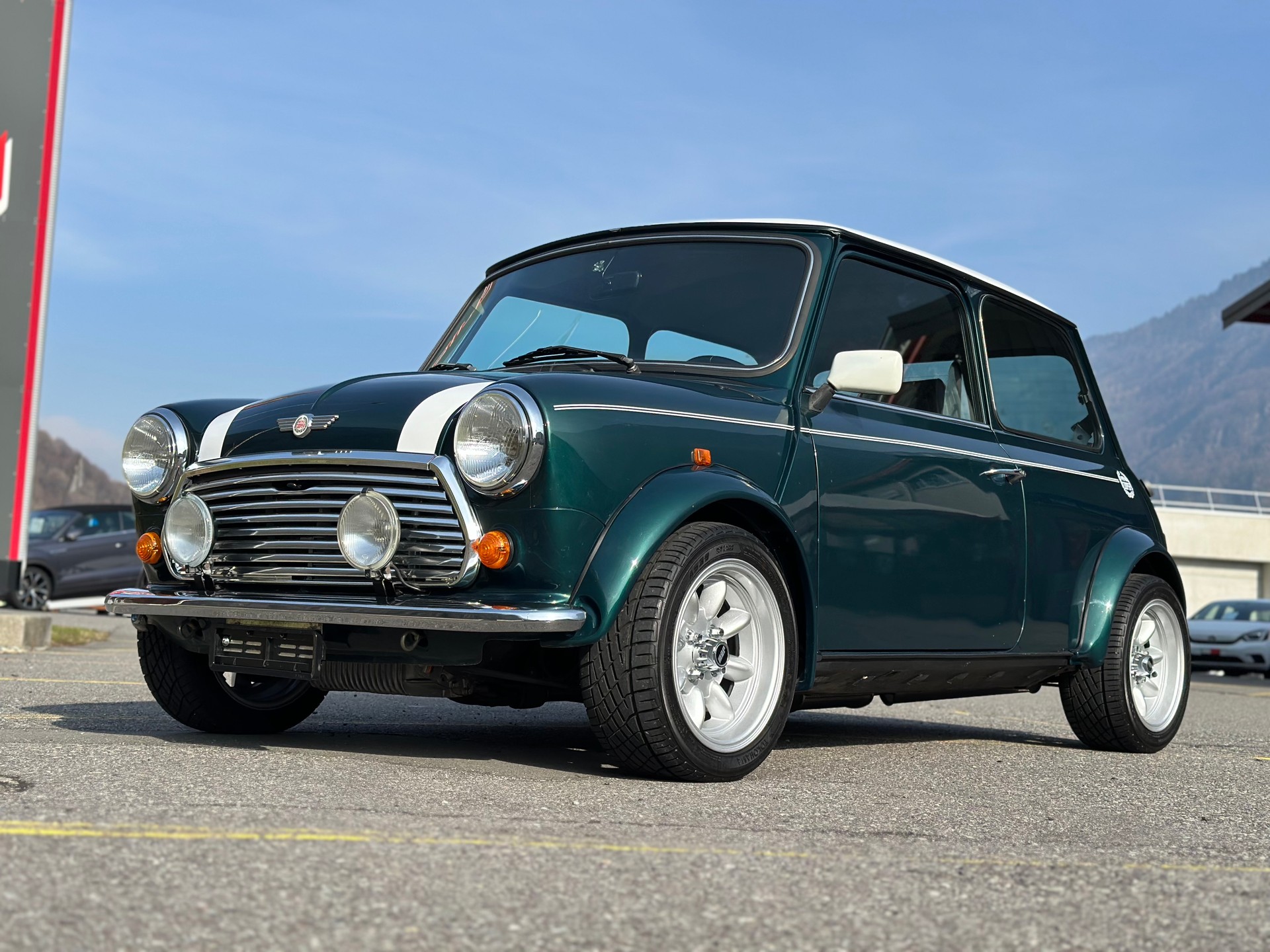 MINI COOPER 1300-showroom-element-2