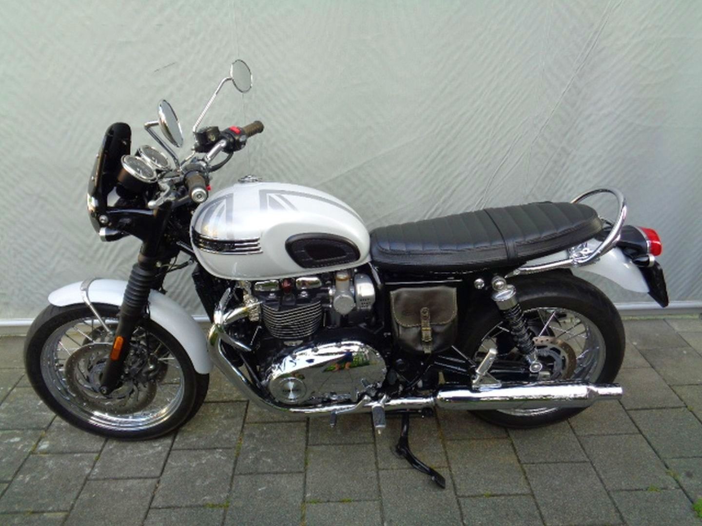 TRIUMPH BONNEVILLE T120 DIAMOND