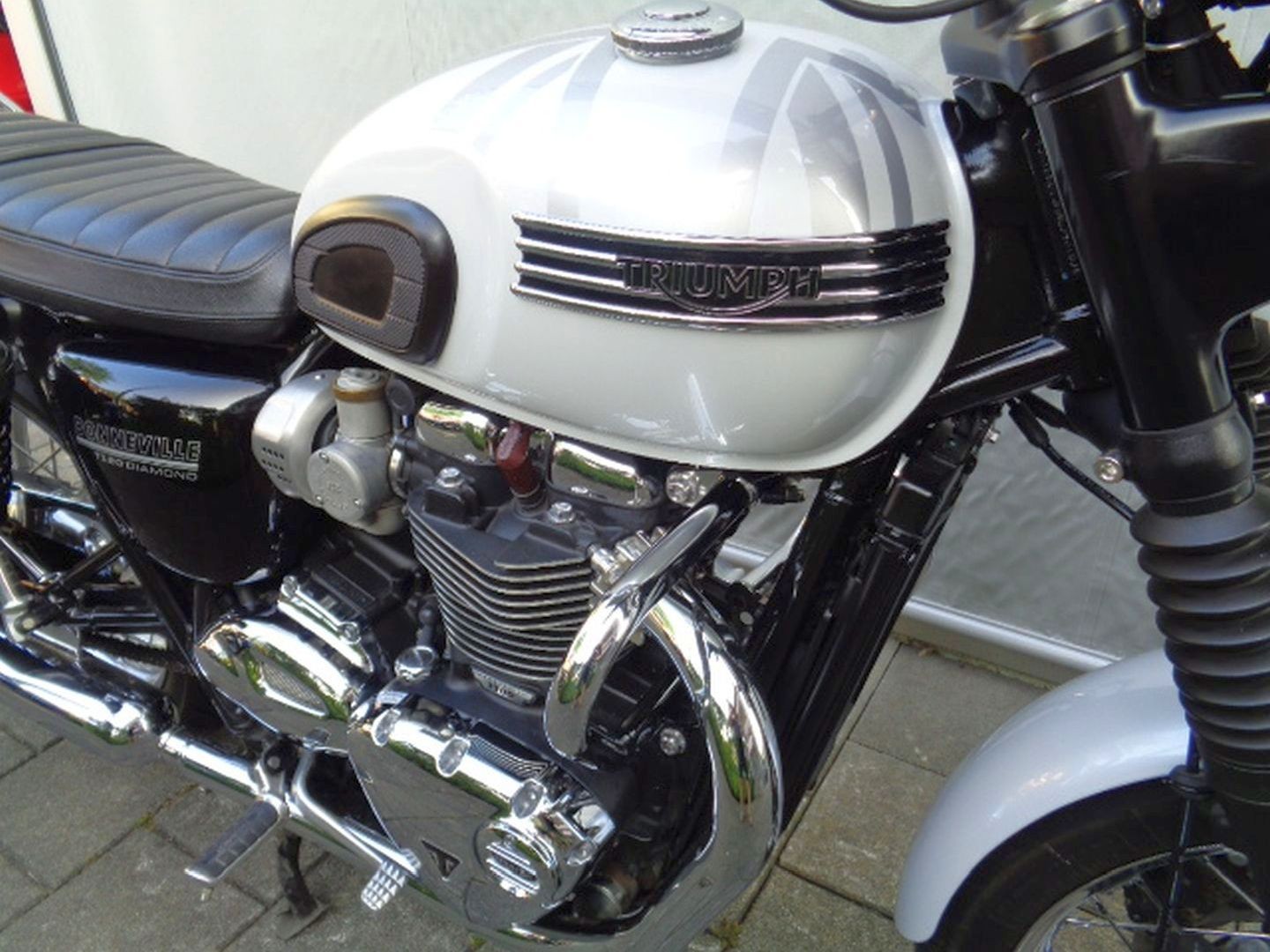 TRIUMPH BONNEVILLE T120 DIAMOND-image-7
