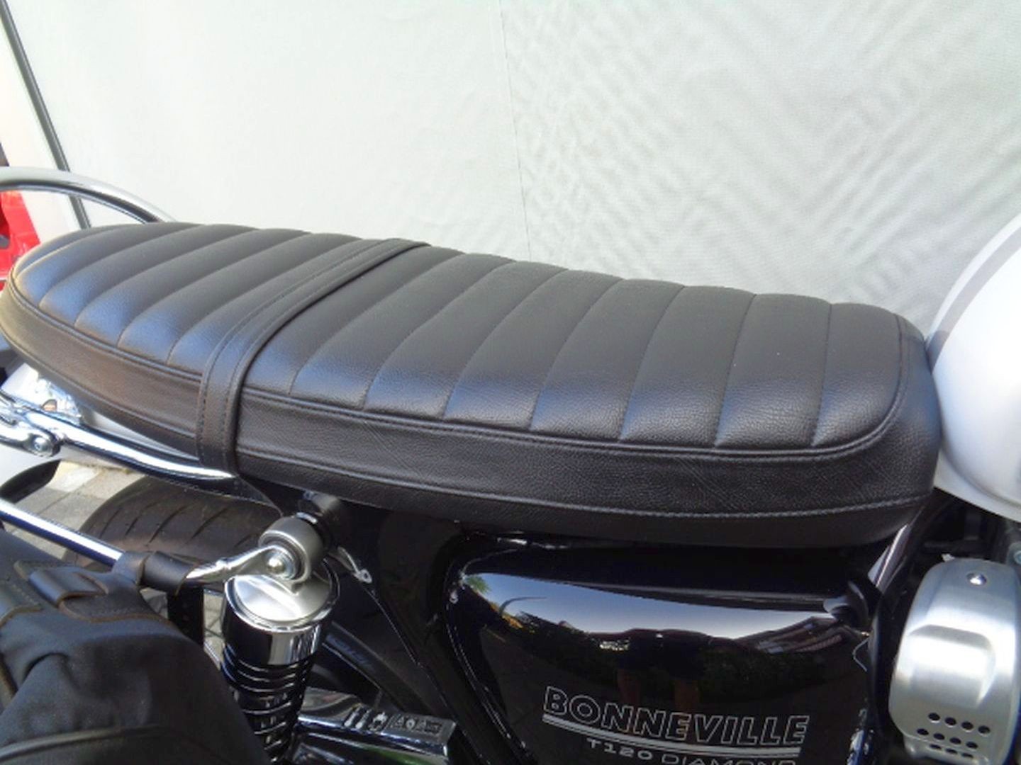 TRIUMPH BONNEVILLE T120 DIAMOND-image-9