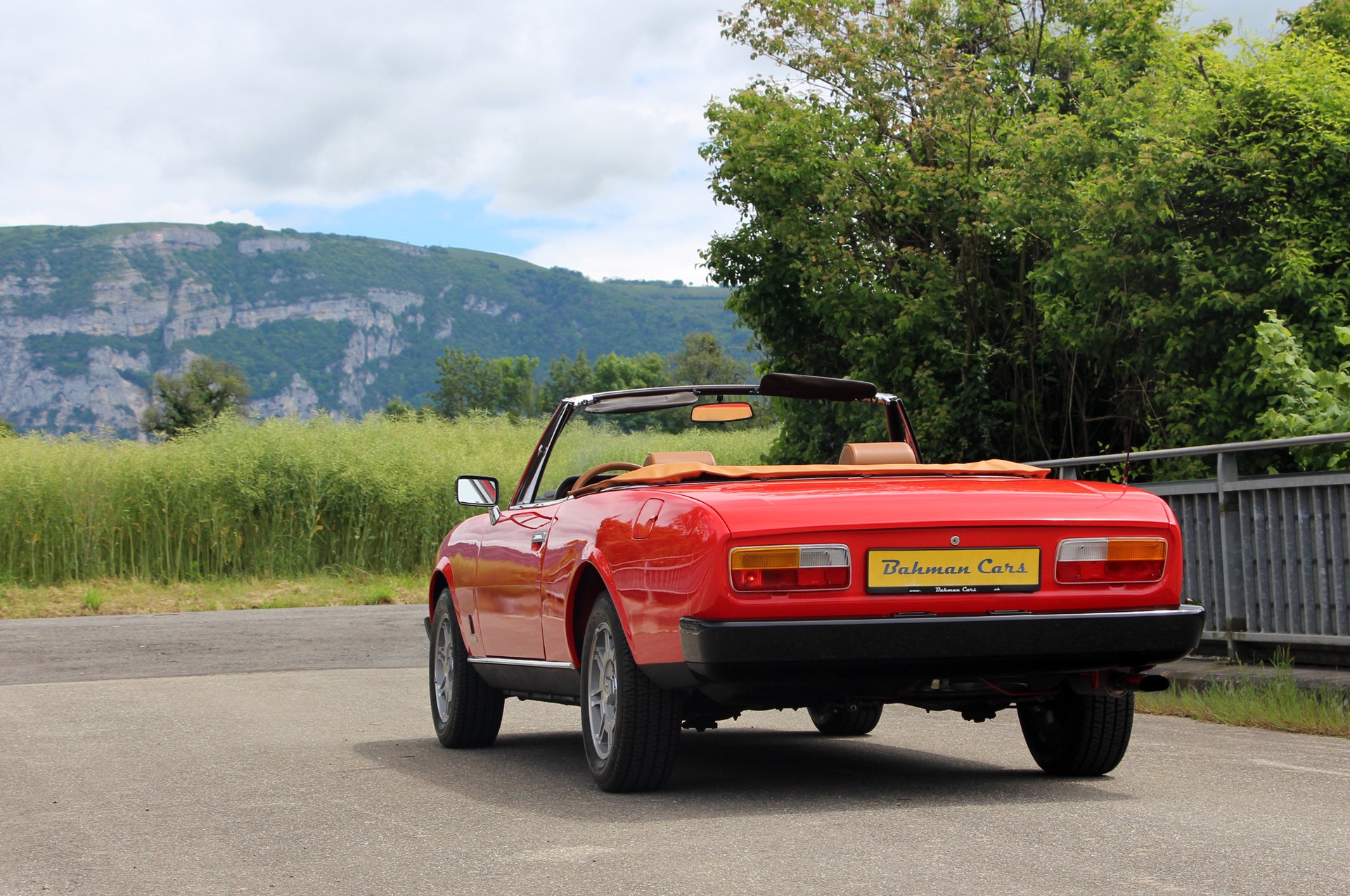 PEUGEOT 504 Cabriolet-image-28
