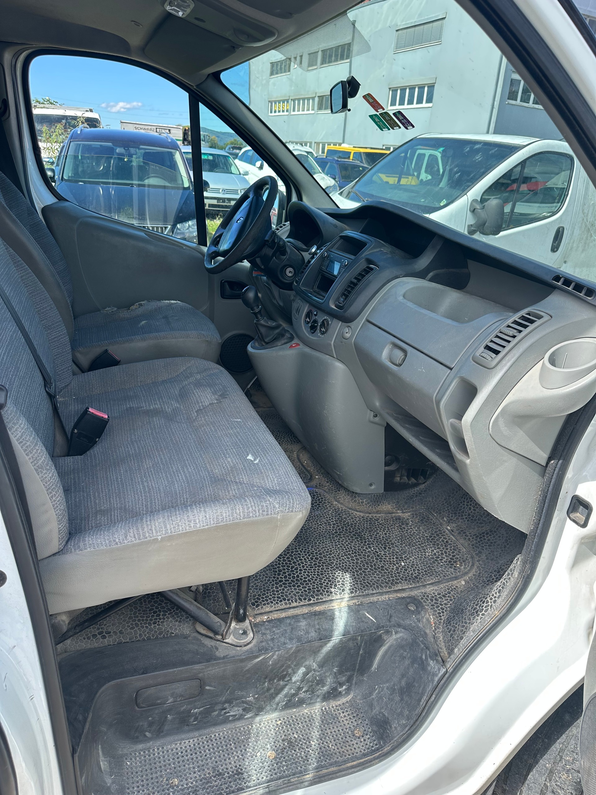 RENAULT Trafic 2.0 dCi 115 2.9t L1H1-image-7