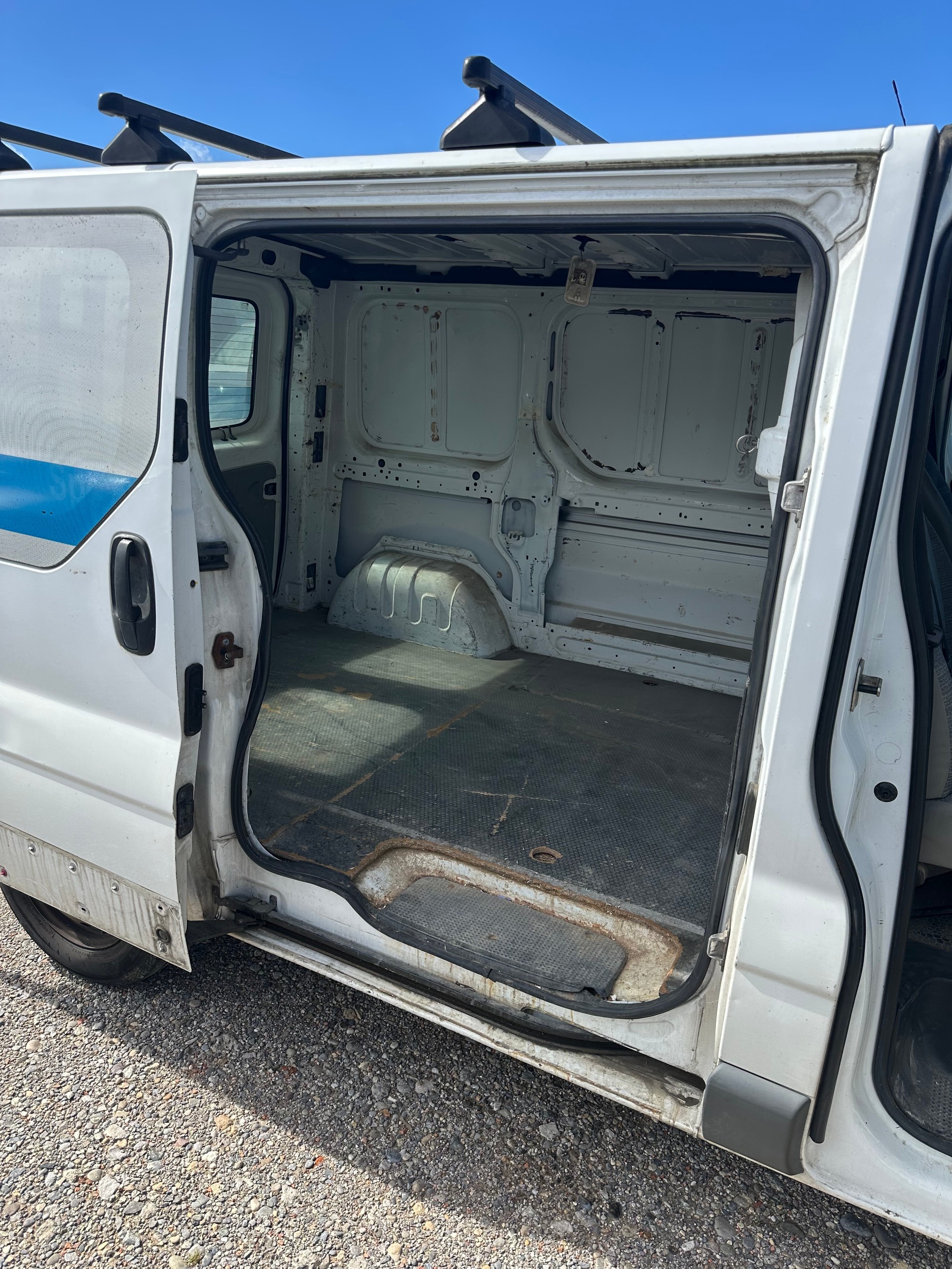 RENAULT Trafic 2.0 dCi 115 2.9t L1H1-image-8