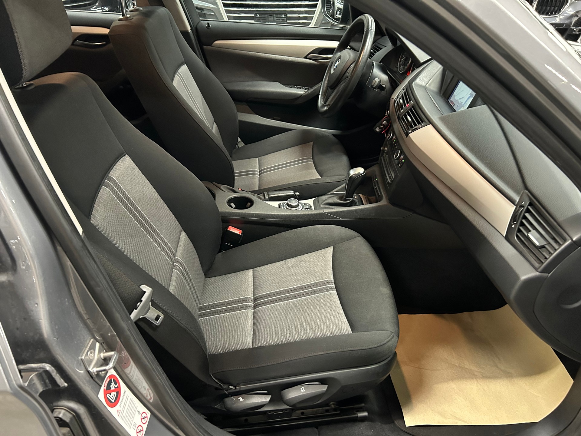 BMW X1 xDrive 20d Steptronic-image-15