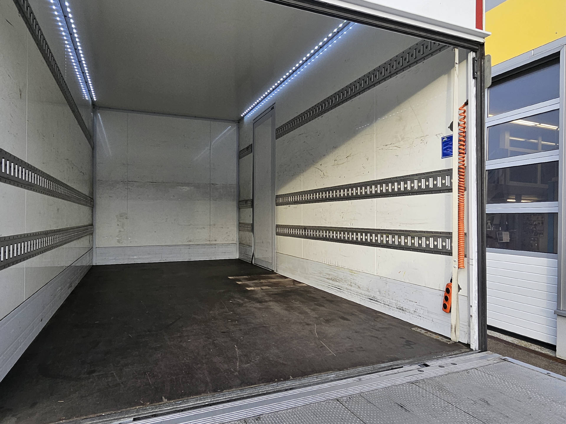VW Crafter 35 Pick-up 4490 2.0 TDI 140 Entry * Anschlussgarantie bis 03.01.2027 oder 200'000Km-image-8