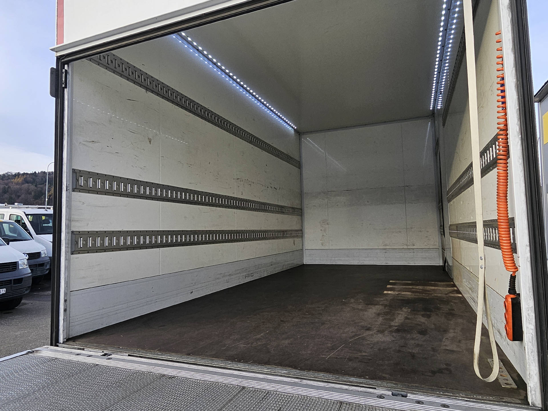 VW Crafter 35 Pick-up 4490 2.0 TDI 140 Entry * Anschlussgarantie bis 03.01.2027 oder 200'000Km-image-10