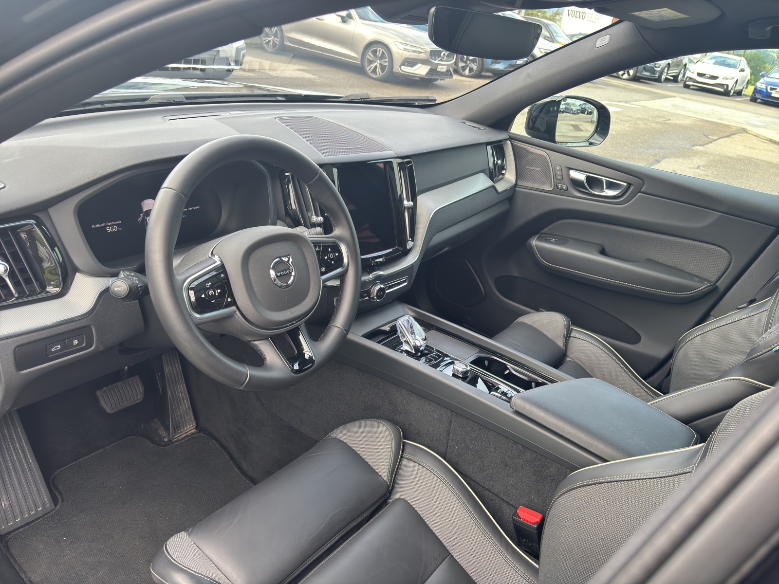 VOLVO XC60 2.0 T6 TE Plus Dark eAWD-image-9