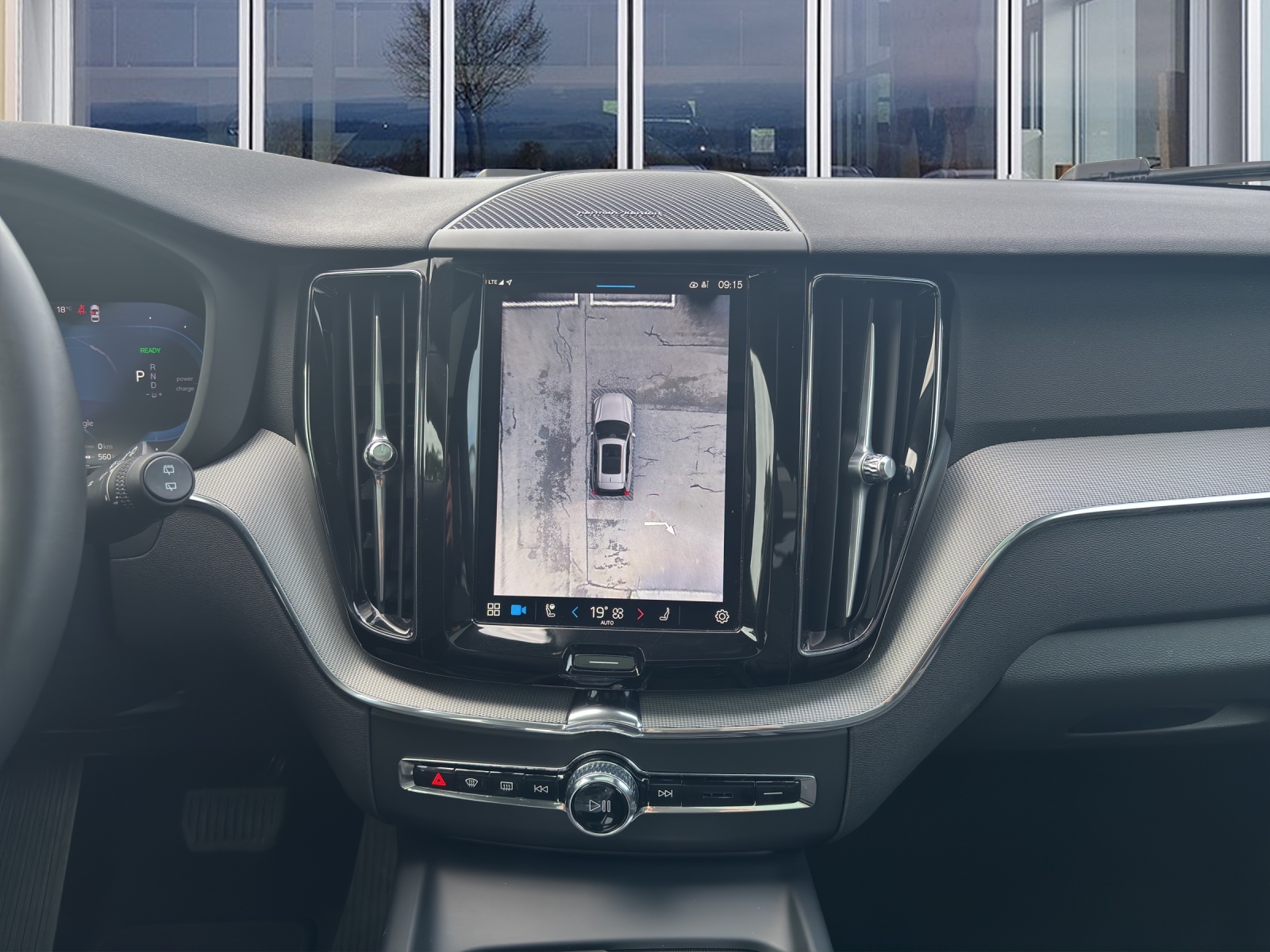 VOLVO XC60 2.0 T6 TE Plus Dark eAWD-image-12