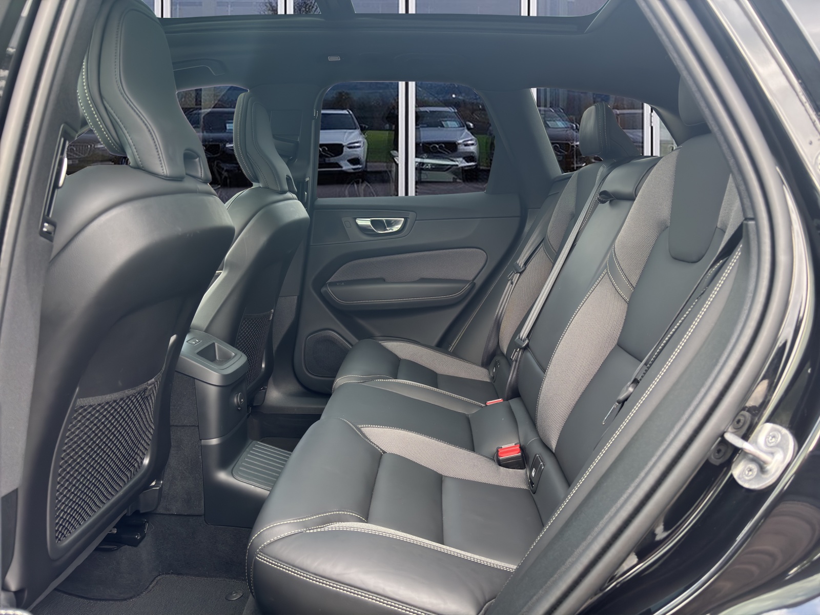 VOLVO XC60 2.0 T6 TE Plus Dark eAWD-image-7