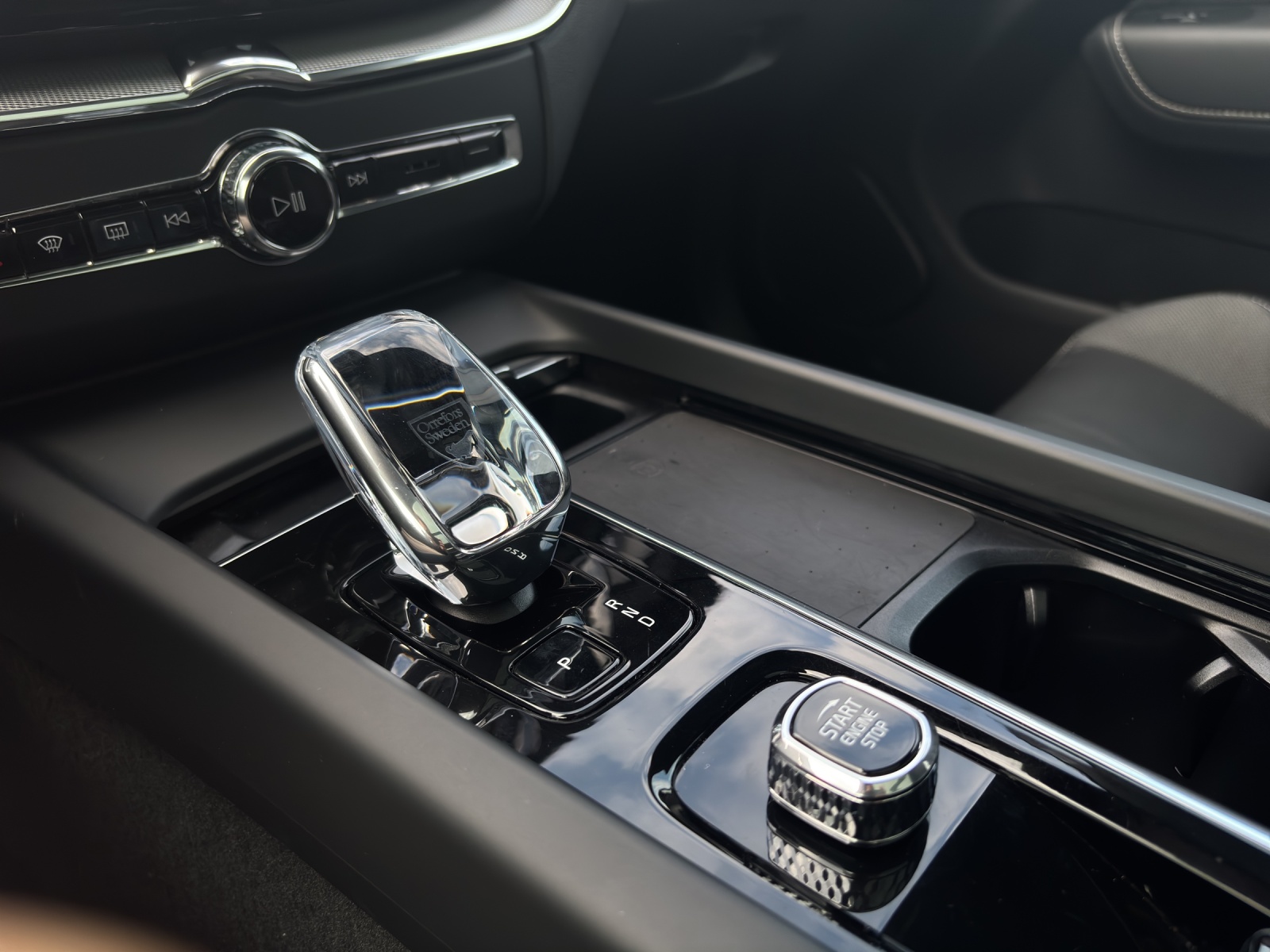 VOLVO XC60 2.0 T6 TE Plus Dark eAWD-image-13