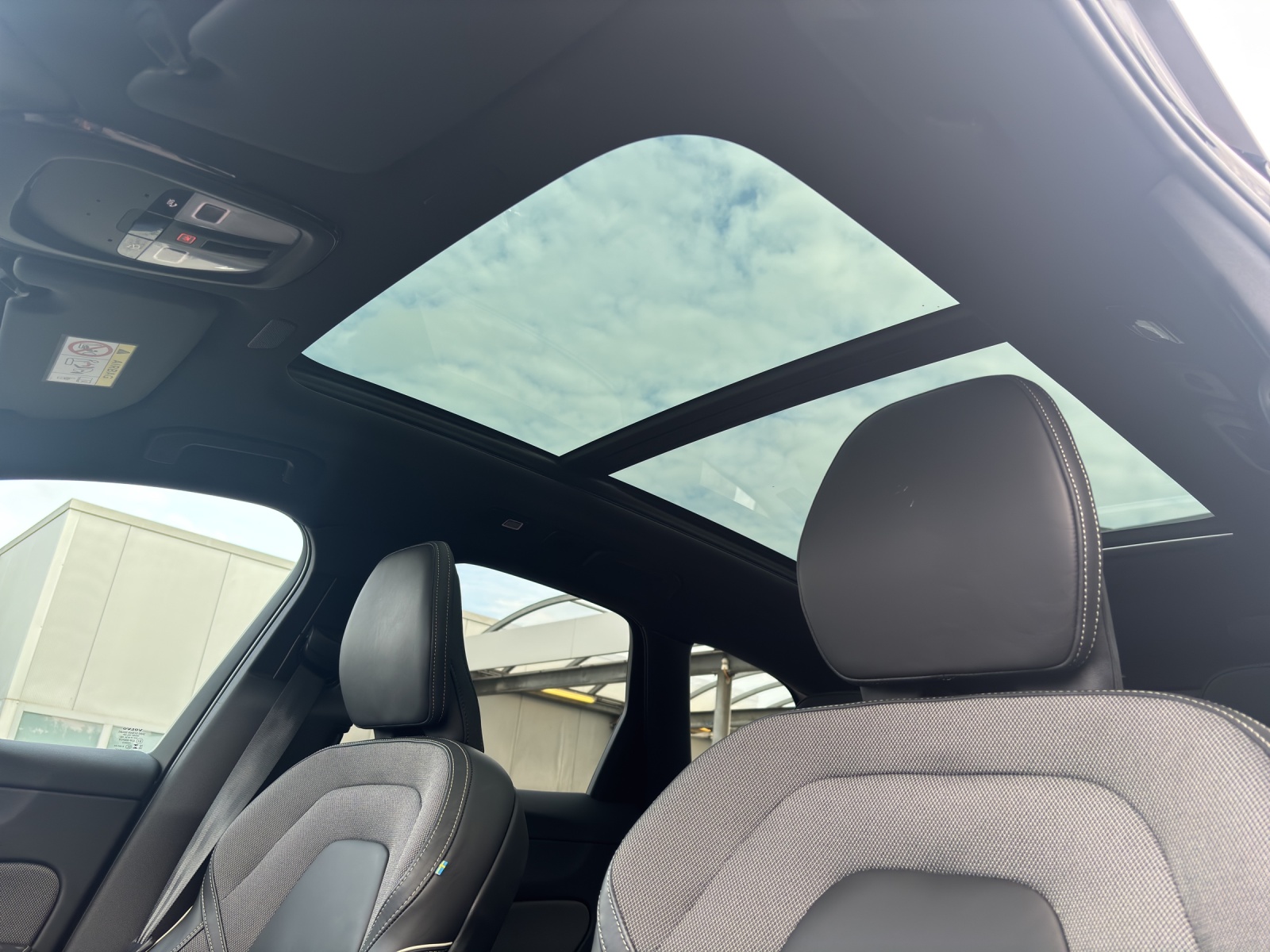 VOLVO XC60 2.0 T6 TE Plus Dark eAWD-image-14