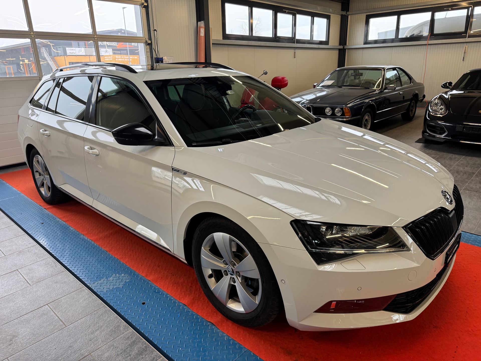 SKODA Superb Combi 2.0 TDi SportLine+ 4x4 DSG-showroom-element-2