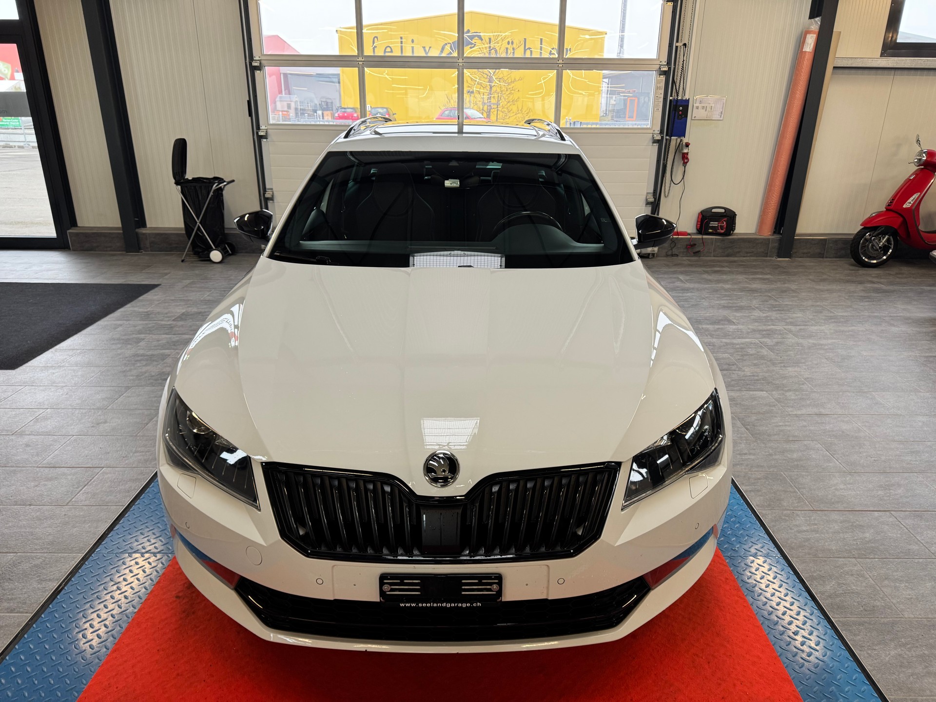 SKODA Superb Combi 2.0 TDi SportLine+ 4x4 DSG-showroom-element-1