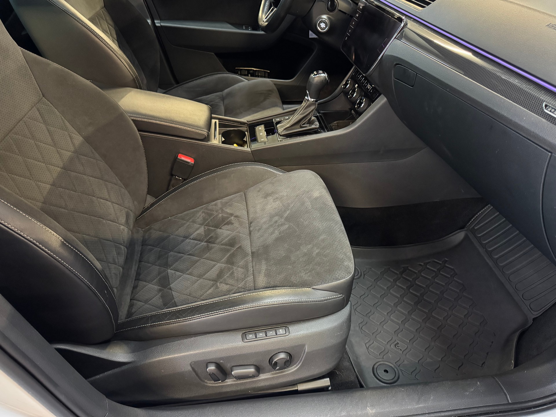 SKODA Superb Combi 2.0 TDi SportLine+ 4x4 DSG-image-16