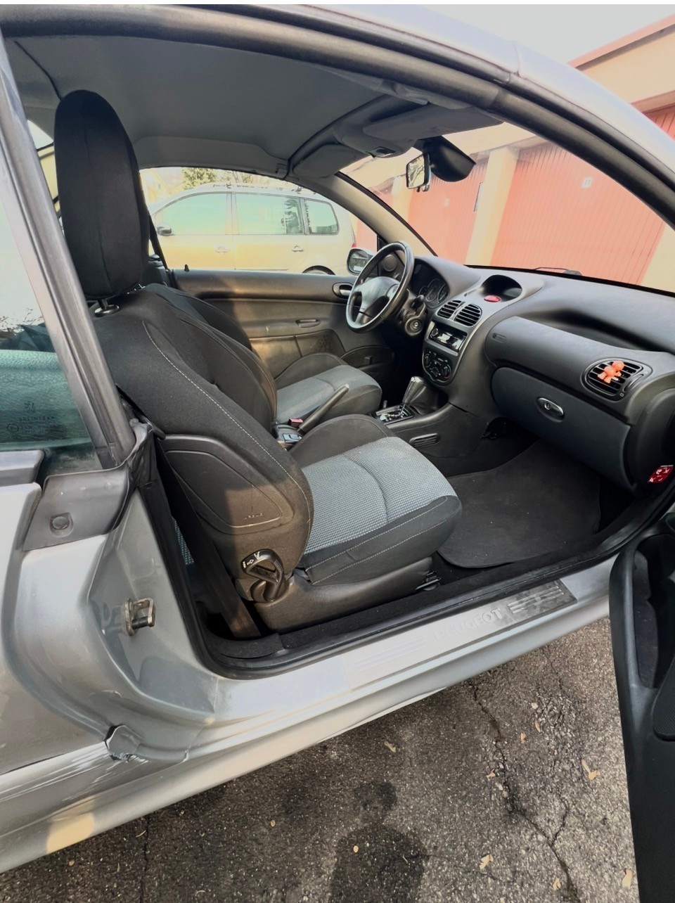 PEUGEOT 206 CC 1.6 16V Exclusive Edition Automatic-image-6