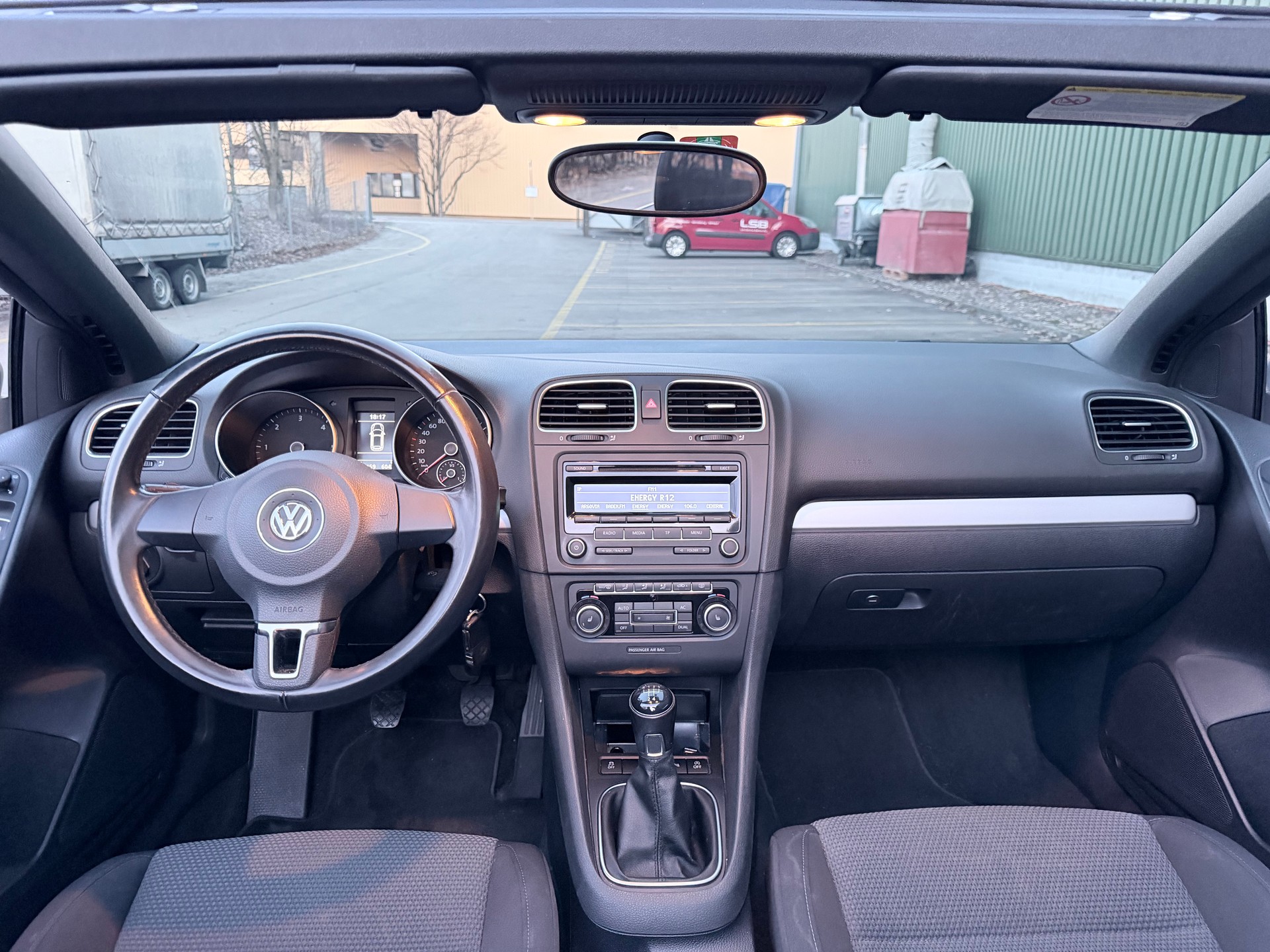 VW Golf Cabrio 1.6 TDI BMT-image-8