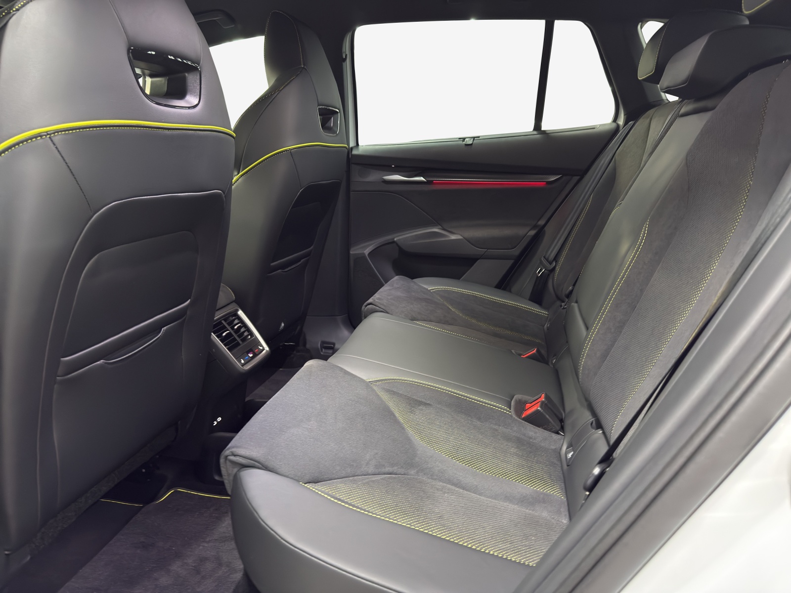 SKODA Elroq RS 85x 4x4-image-11