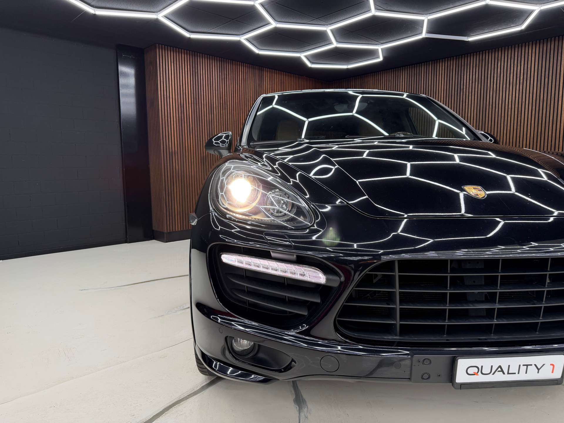 PORSCHE Cayenne GTS-image-2