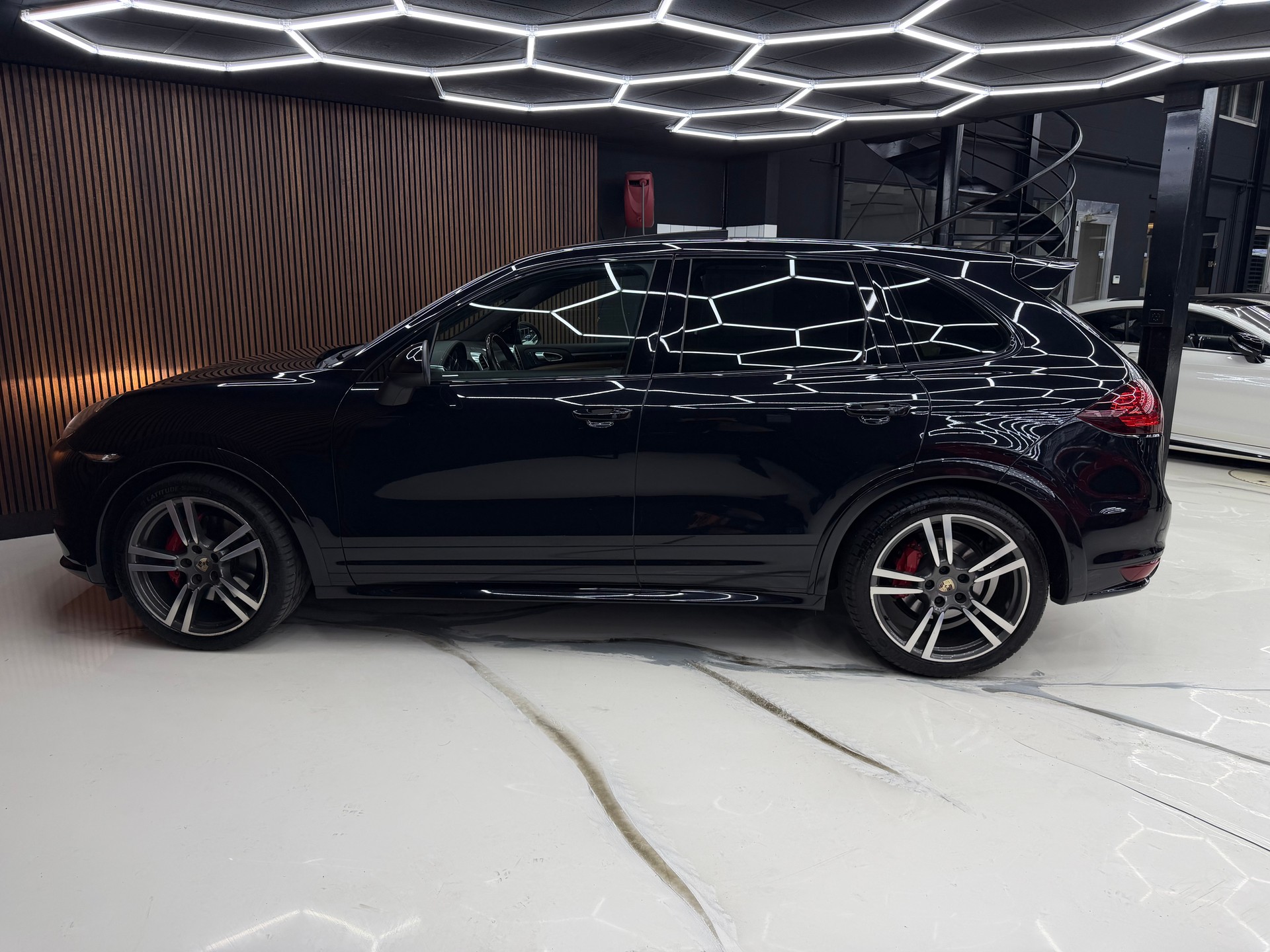 PORSCHE Cayenne GTS-image-11