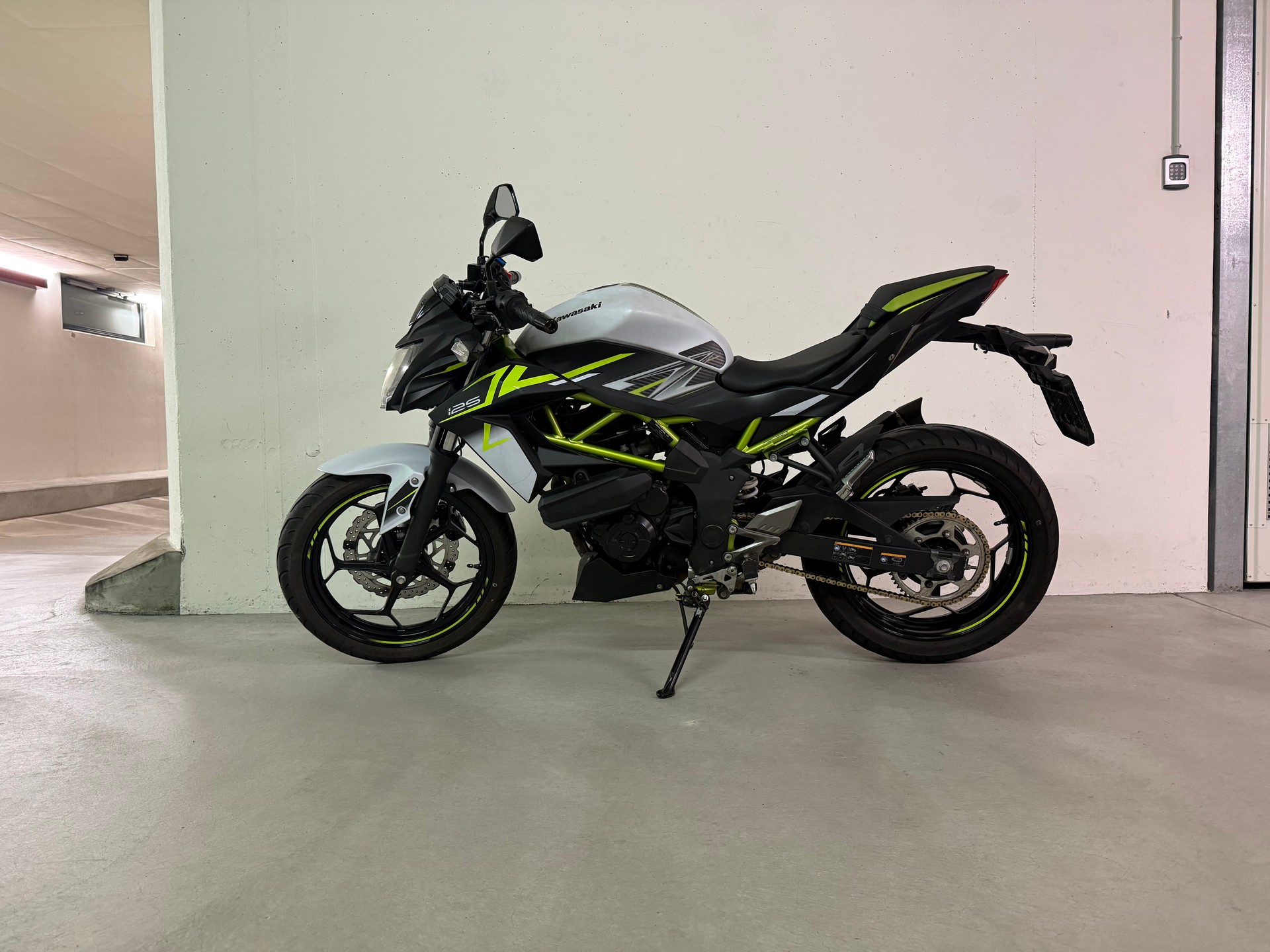 KAWASAKI Z 125-image-3