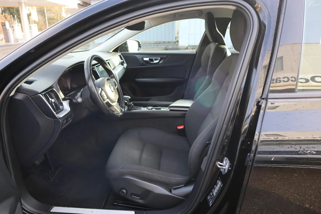 VOLVO V60 D3 Momentum Geartronic ** Neues Modell ** Navi mit RF-kamera ** Frisch ab MFK & Service **-image-3