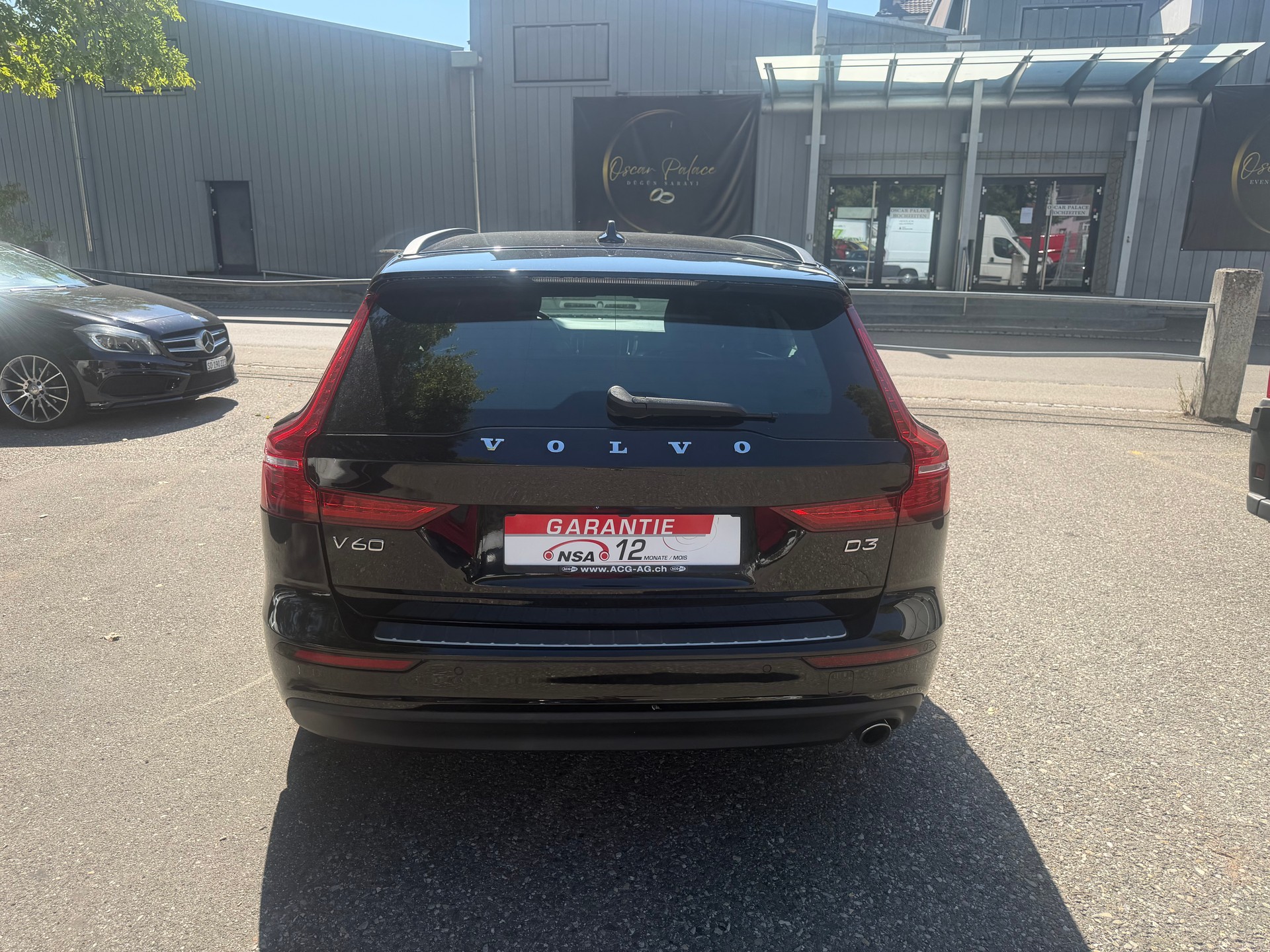VOLVO V60 D3 Momentum Geartronic ** Neues Modell ** Navi mit RF-kamera ** Frisch ab MFK & Service **-image-14