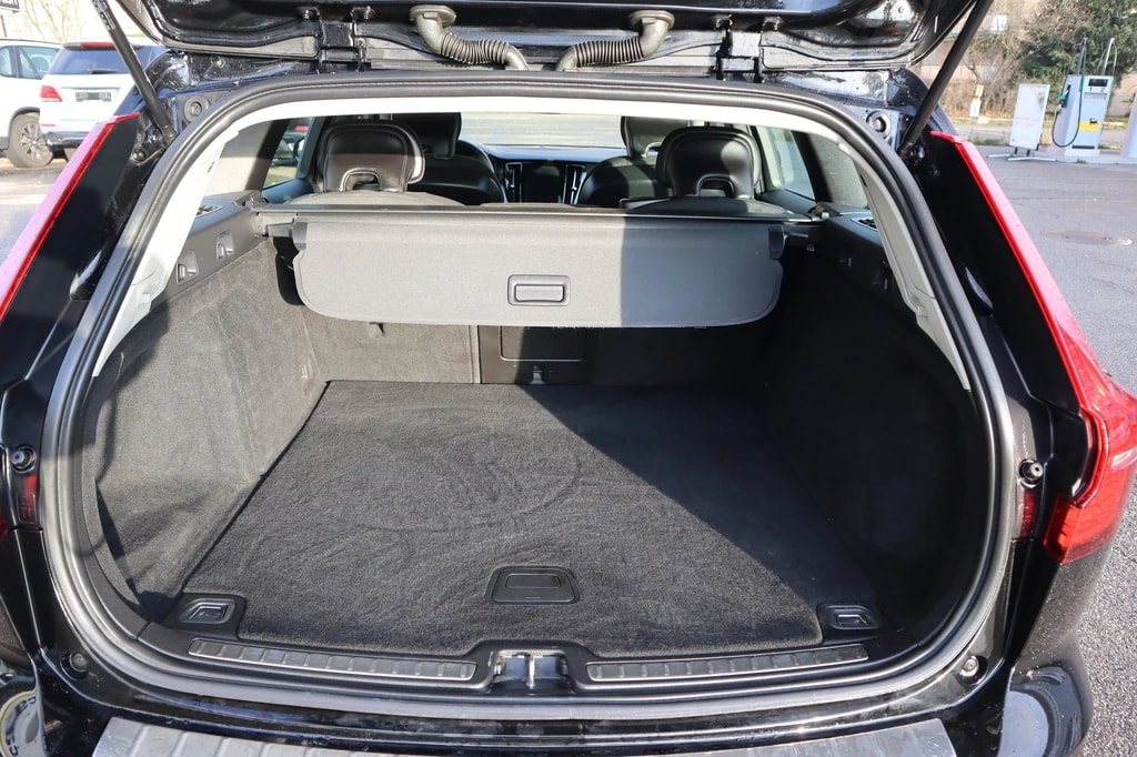 VOLVO V60 D3 Momentum Geartronic ** Neues Modell ** Navi mit RF-kamera ** Frisch ab MFK & Service **-image-12
